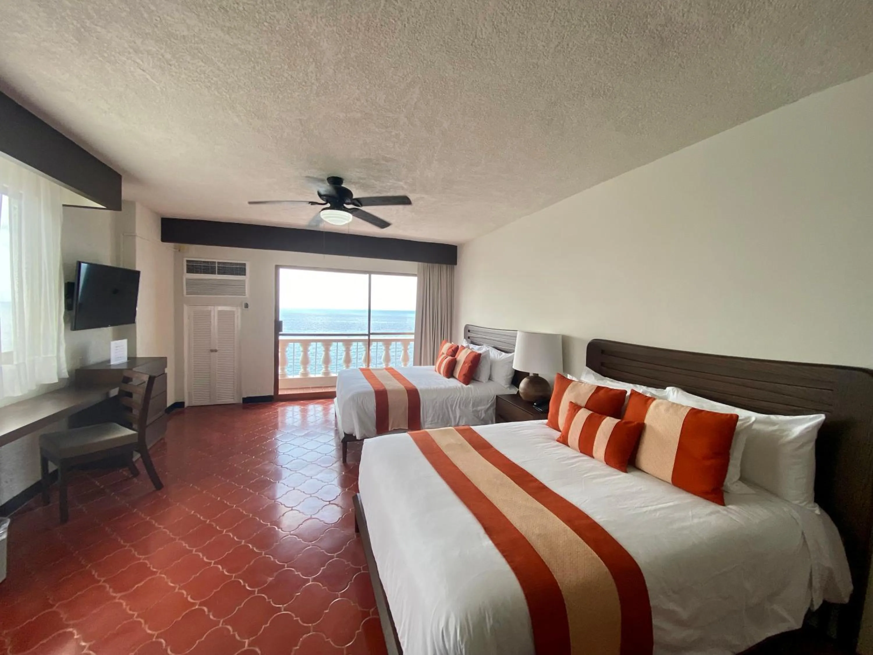 Deluxe Double Room with Sea View in Costa Sur Resort & Spa