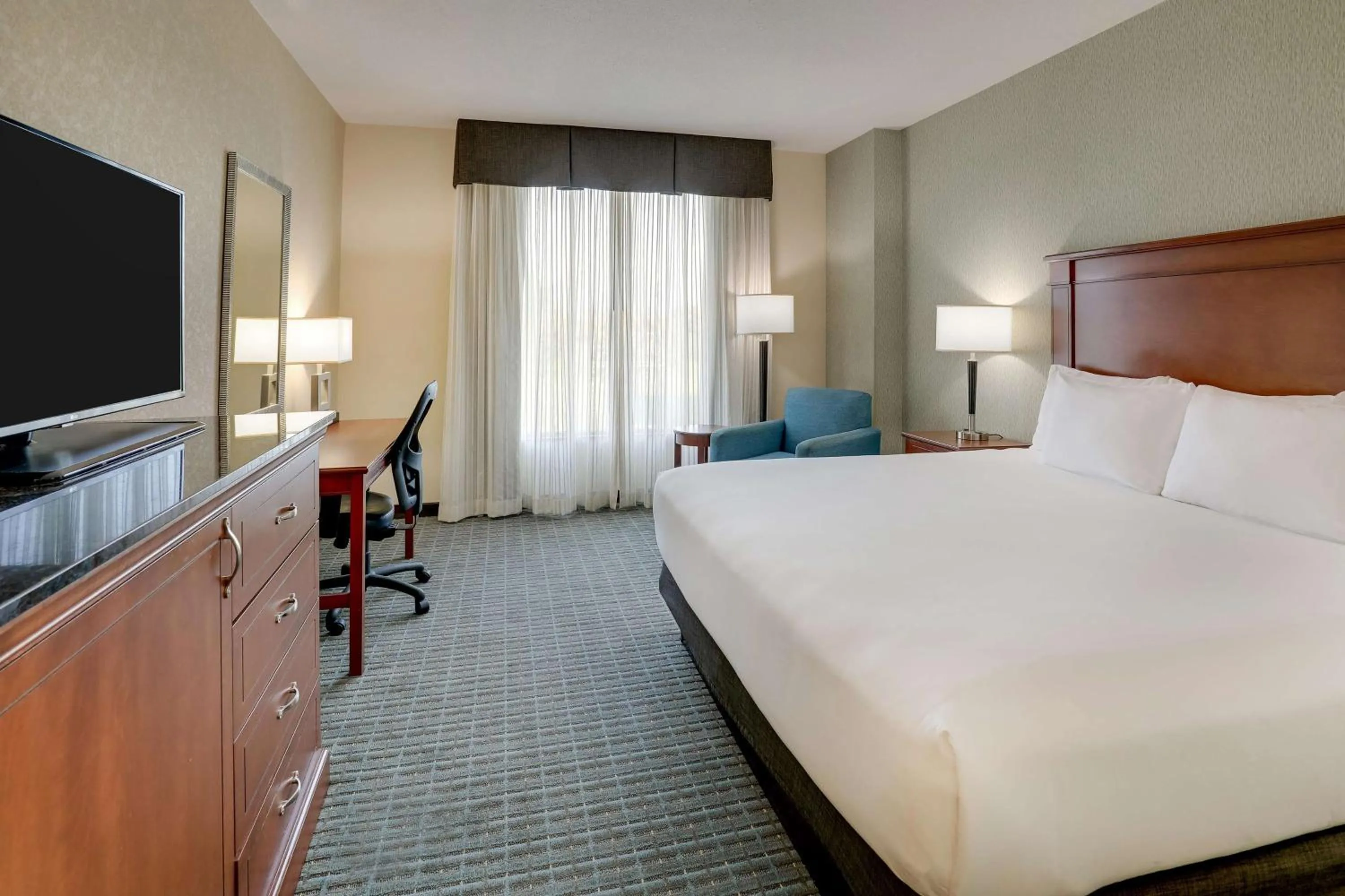 Superior King Room in Drury Inn & Suites Grand Rapids