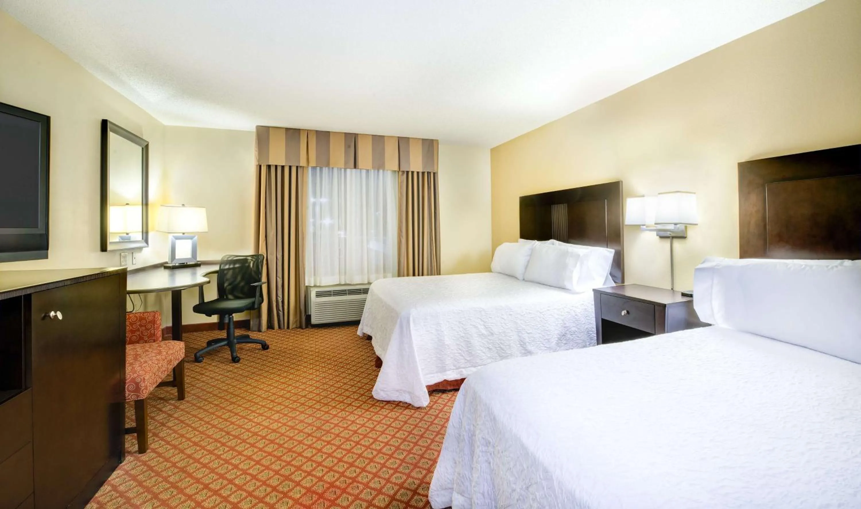 Queen Room with Two Queen Beds - Mobility and Hearing Access/Non-Smoking in Hampton Inn & Suites Scottsboro