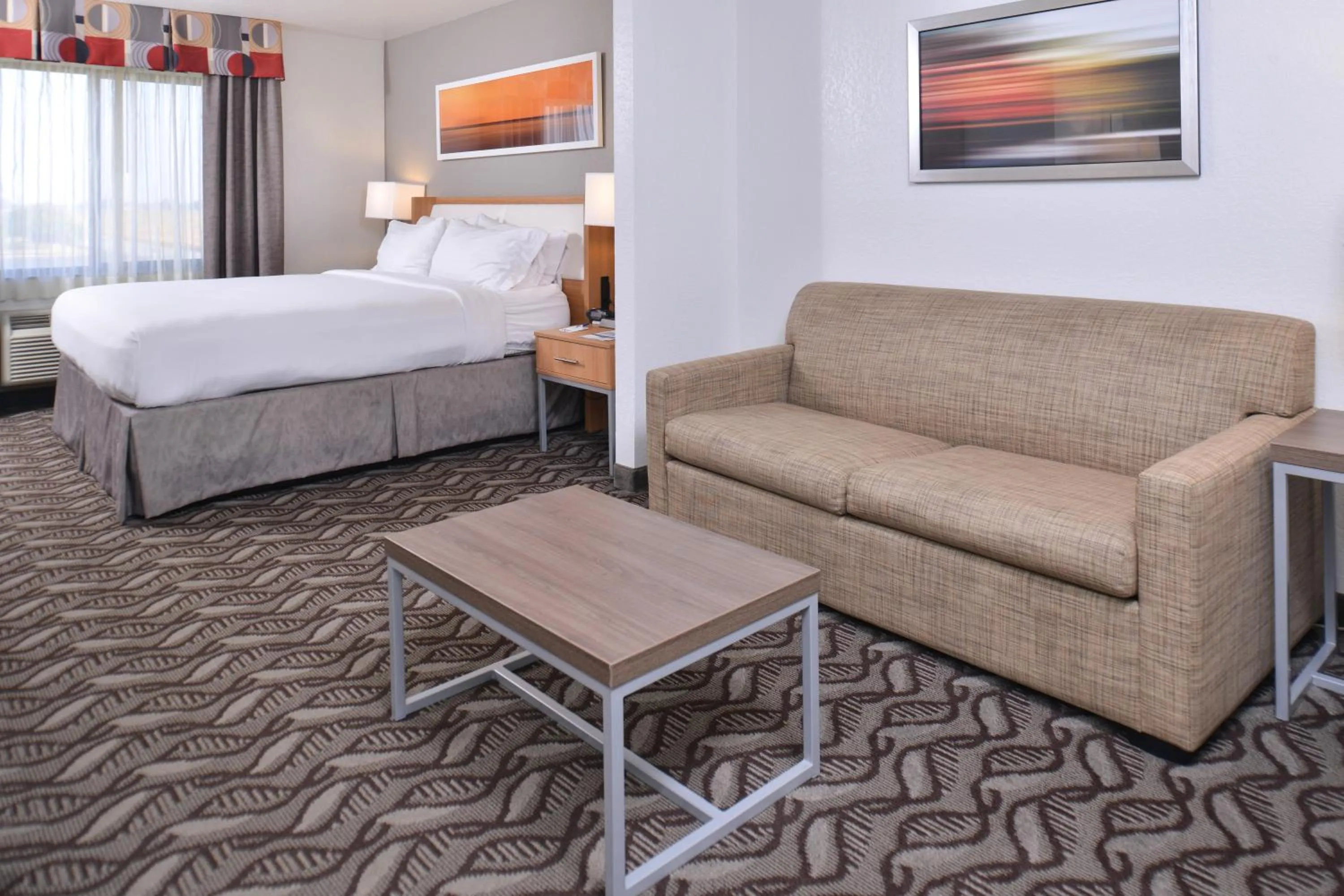 King Suite in Holiday Inn Express Hotel & Suites Lonoke I-40 by IHG