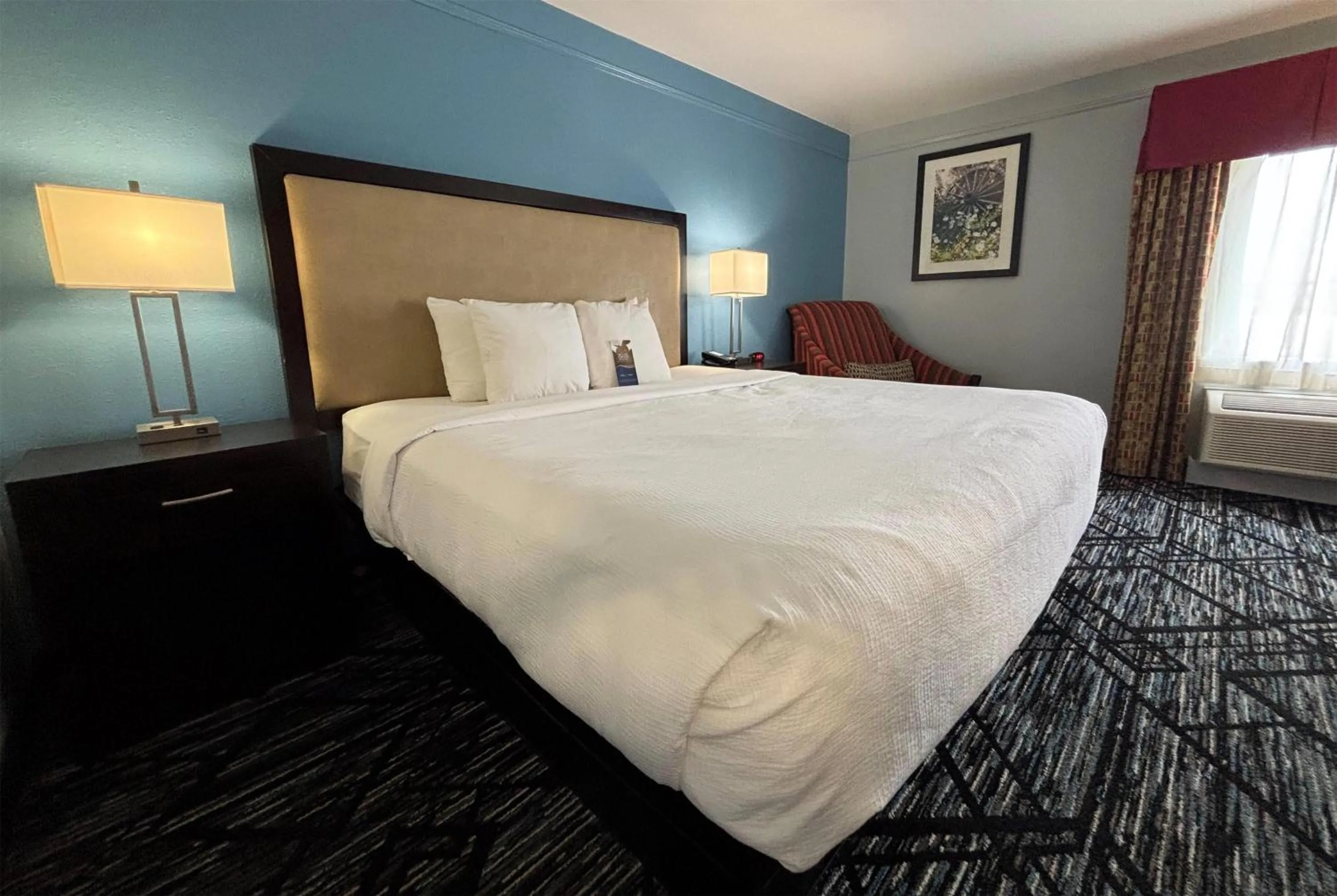 King Room - Non-Smoking in Baymont by Wyndham Litchfield