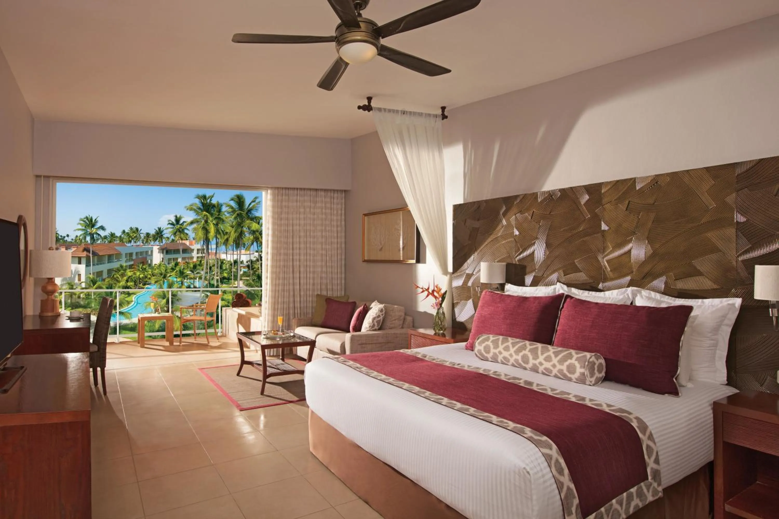Deluxe Pool View King in Dreams Royal Beach Punta Cana - All Inclusive