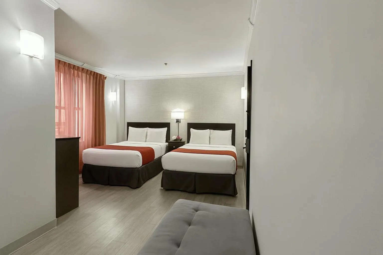 Deluxe Quadruple Room in Heritage Hotel New York City