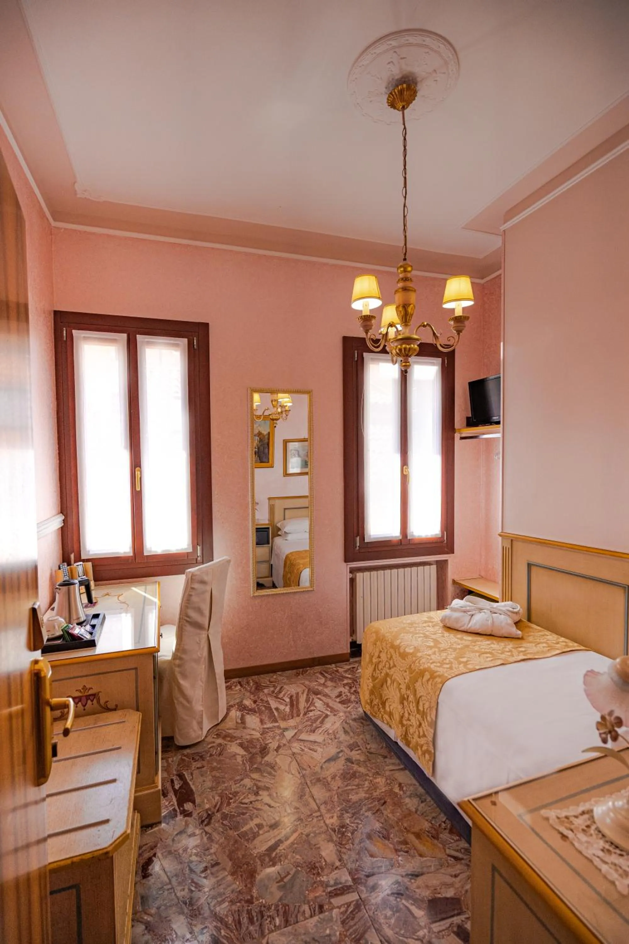 Standard Single Room with Private External Bathroom in Hotel Al Piave