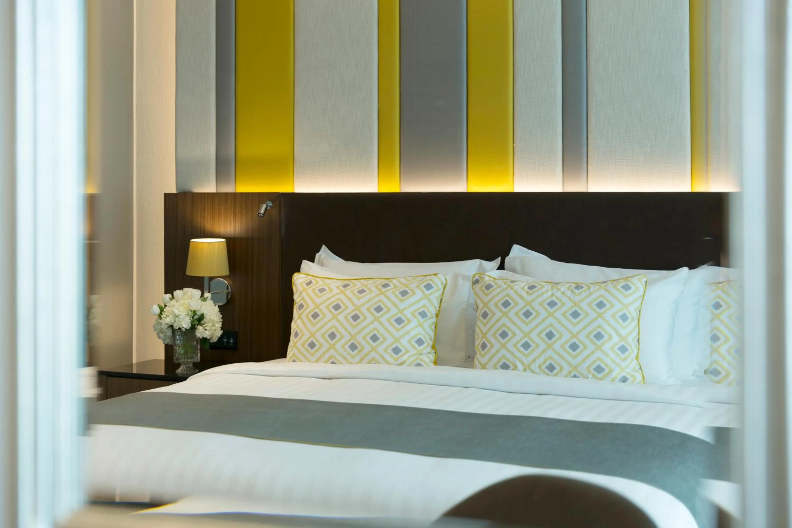 Deluxe Club King Room with Club Lounge Access in Lancaster Bangkok