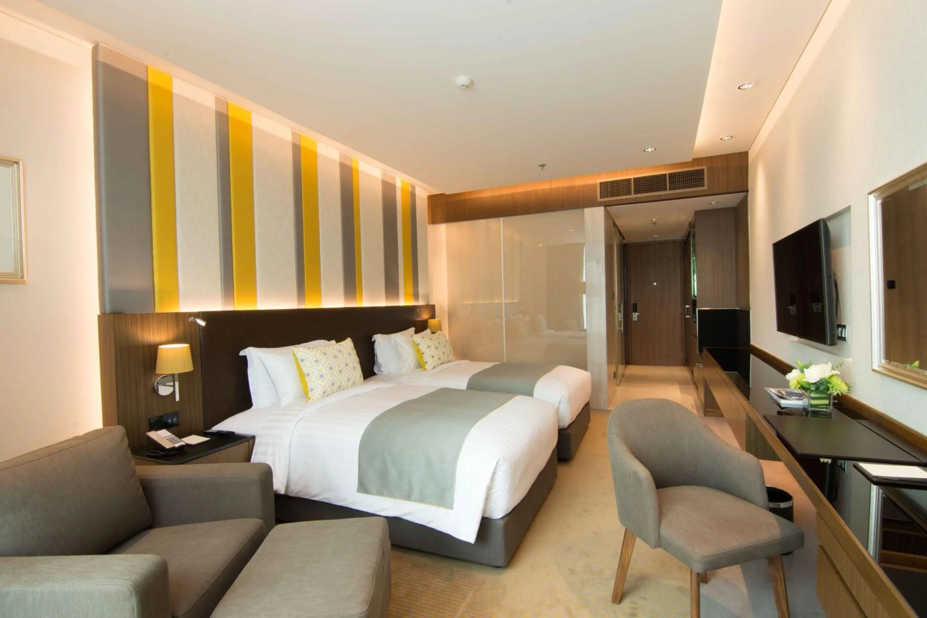 Deluxe Club Twin Room with Club Lounge Access in Lancaster Bangkok