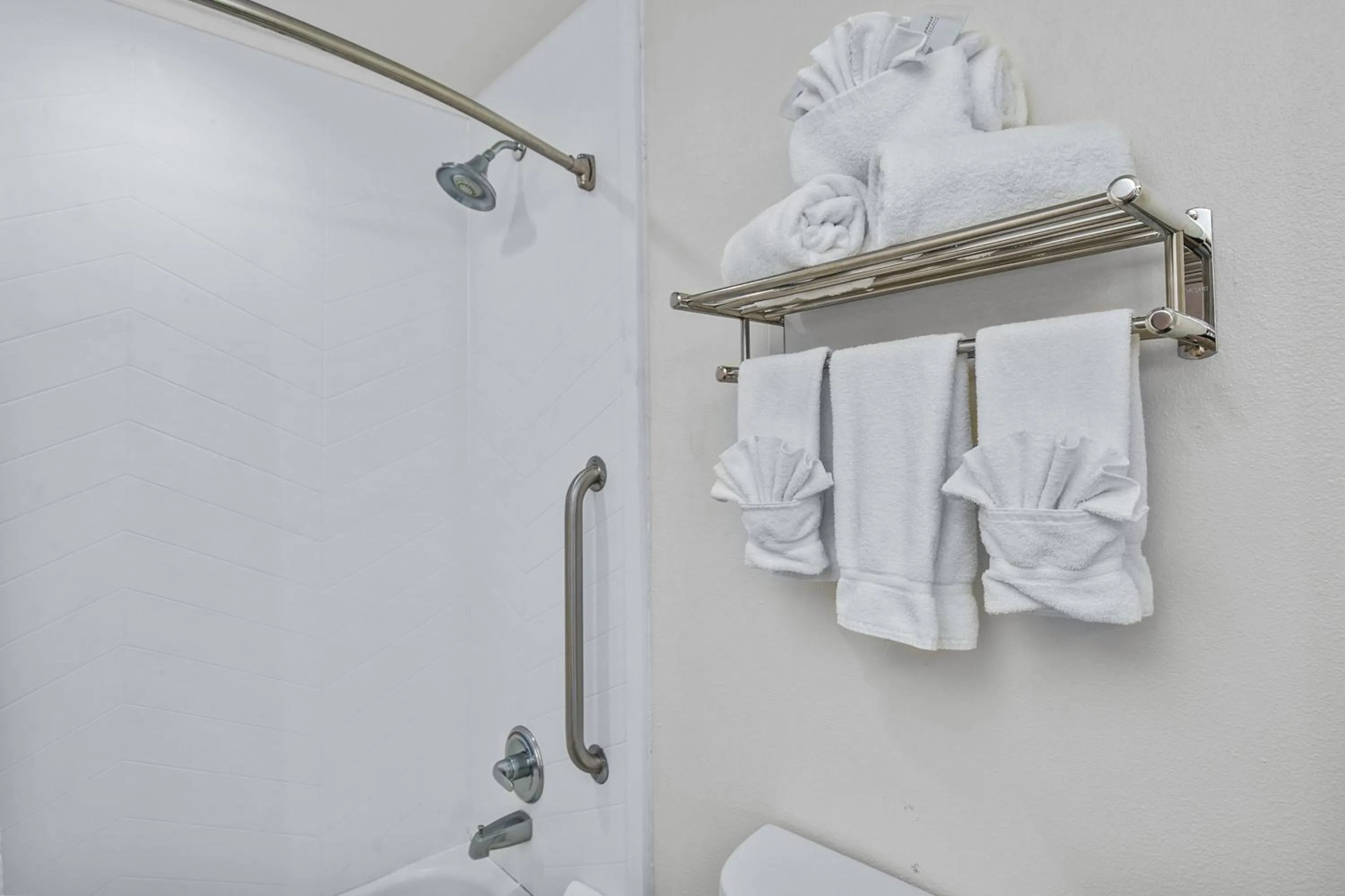 Standard Queen Room with Two Queen Beds and Tub - Communications Accessible in Holiday Inn Express Hotel & Suites Lucedale by IHG