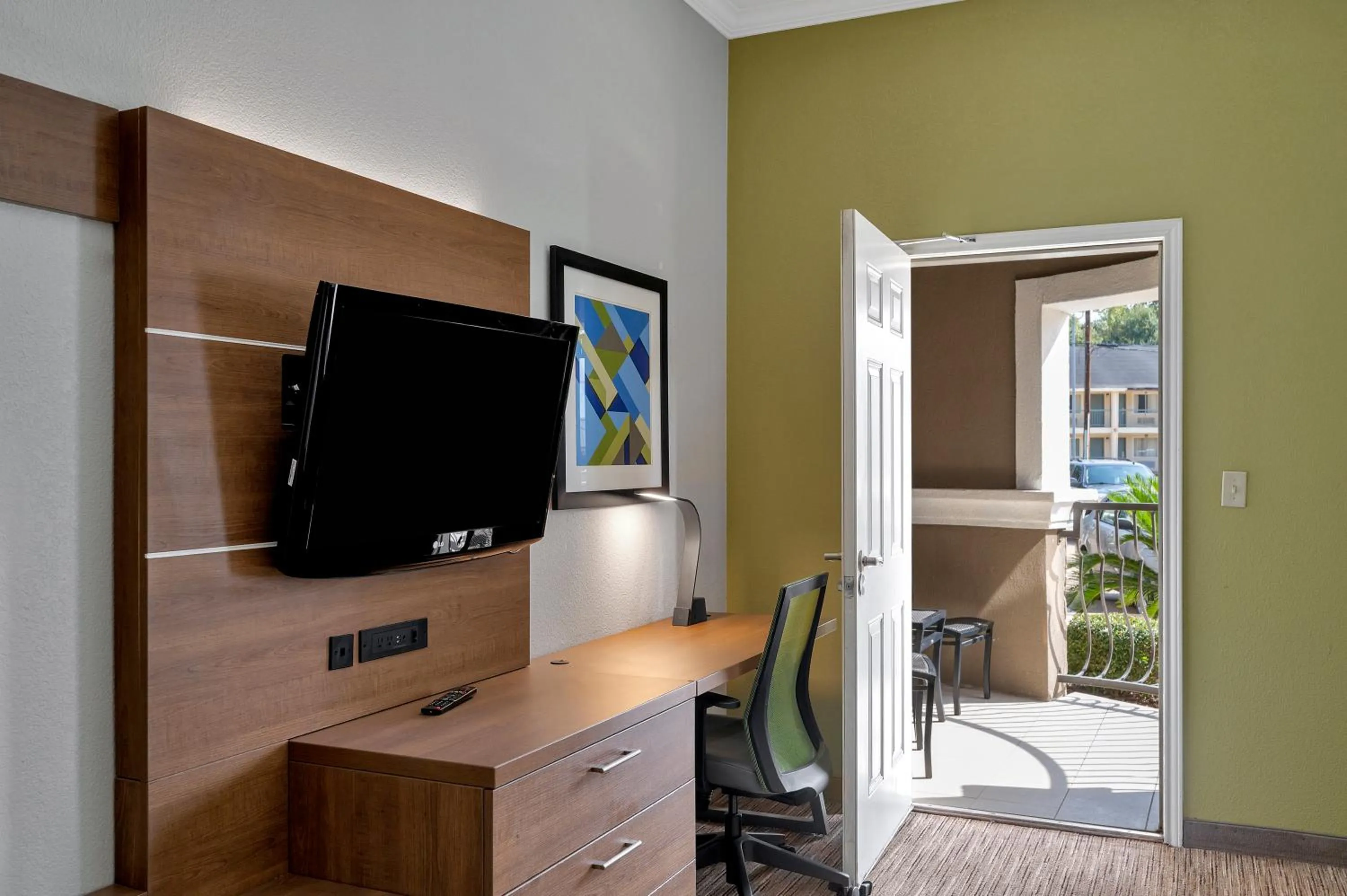 Superior King Suite with Balcony in Holiday Inn Express Hotel & Suites Lufkin South by IHG