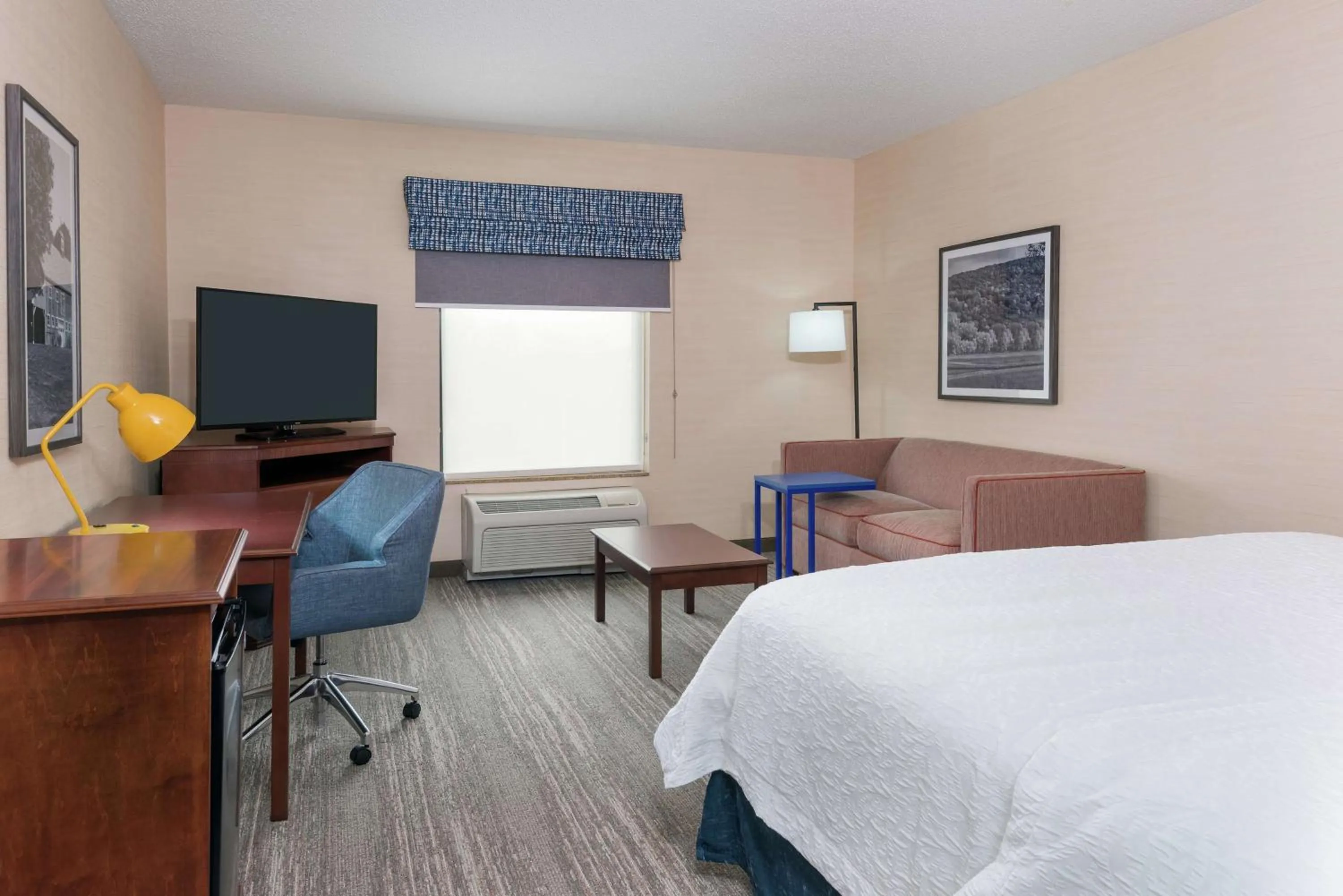 King Room with Sofa Bed and Study - Non-Smoking in Hampton Inn Springfield South Enfield