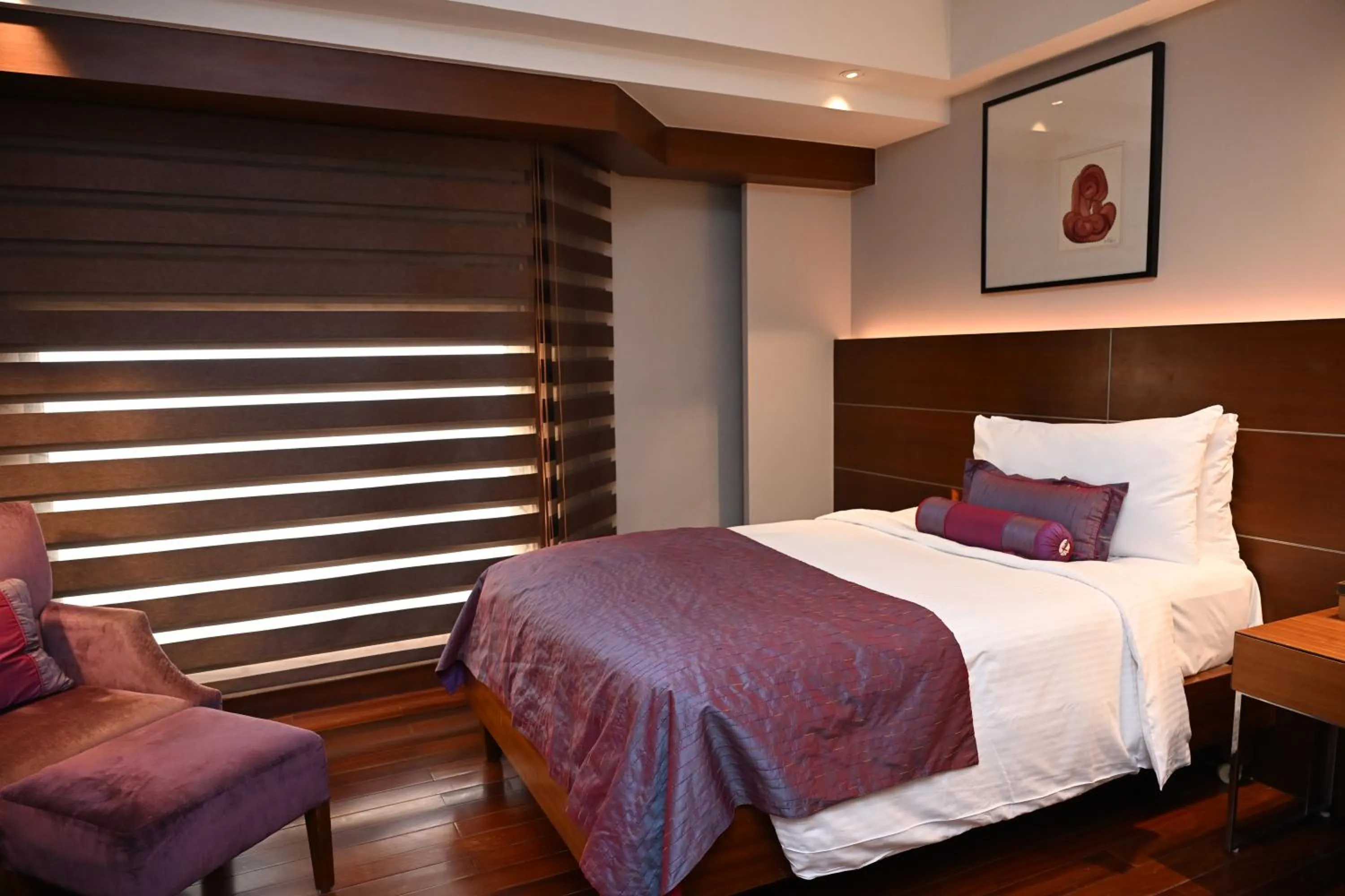 Premier King Room - 10% discount on Food & soft beverages, Laundry & Spa in The LaLiT New Delhi