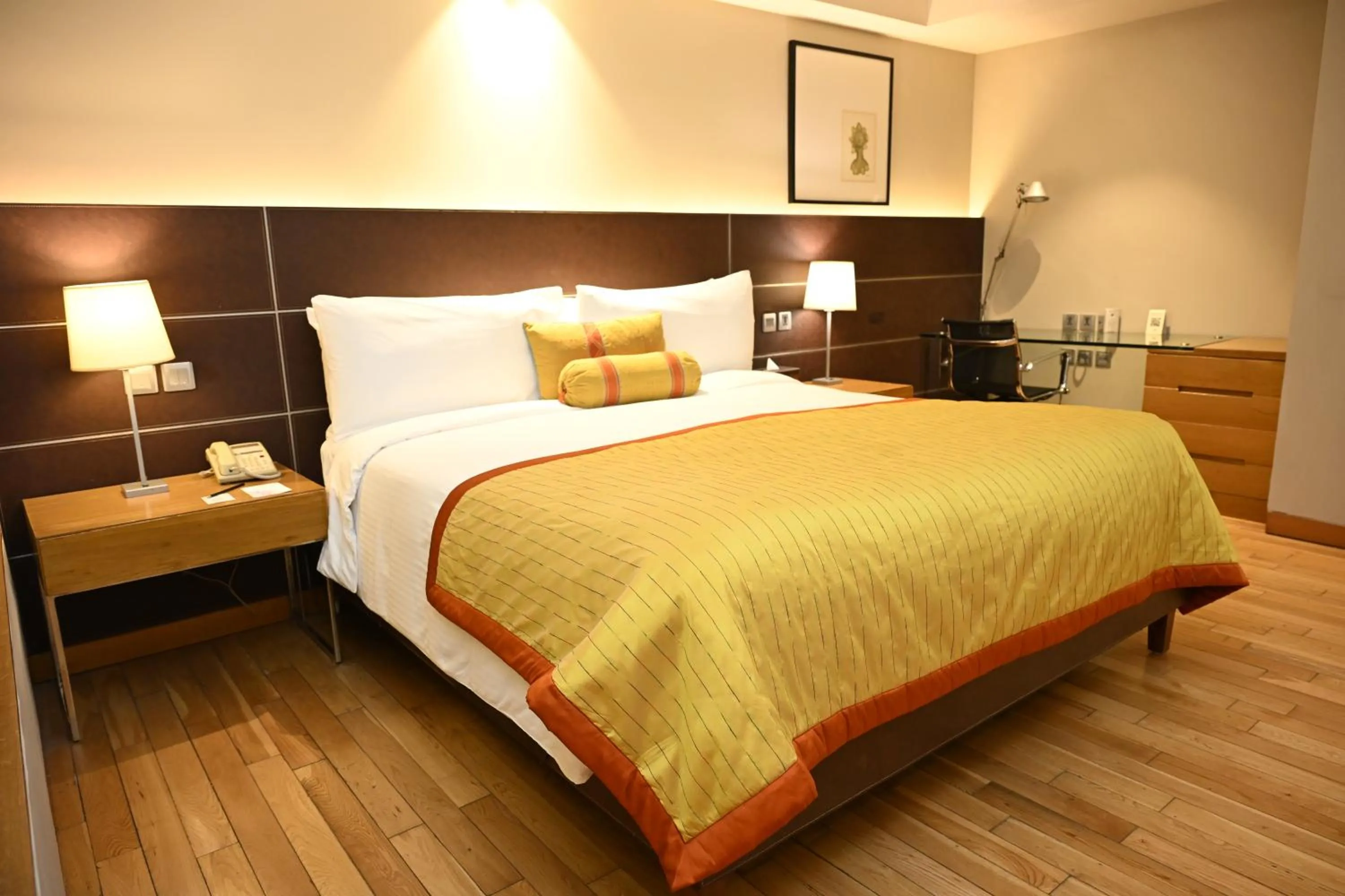Executive Club King Room - 10% discount on Food & soft beverages, Laundry & Spa in The LaLiT New Delhi