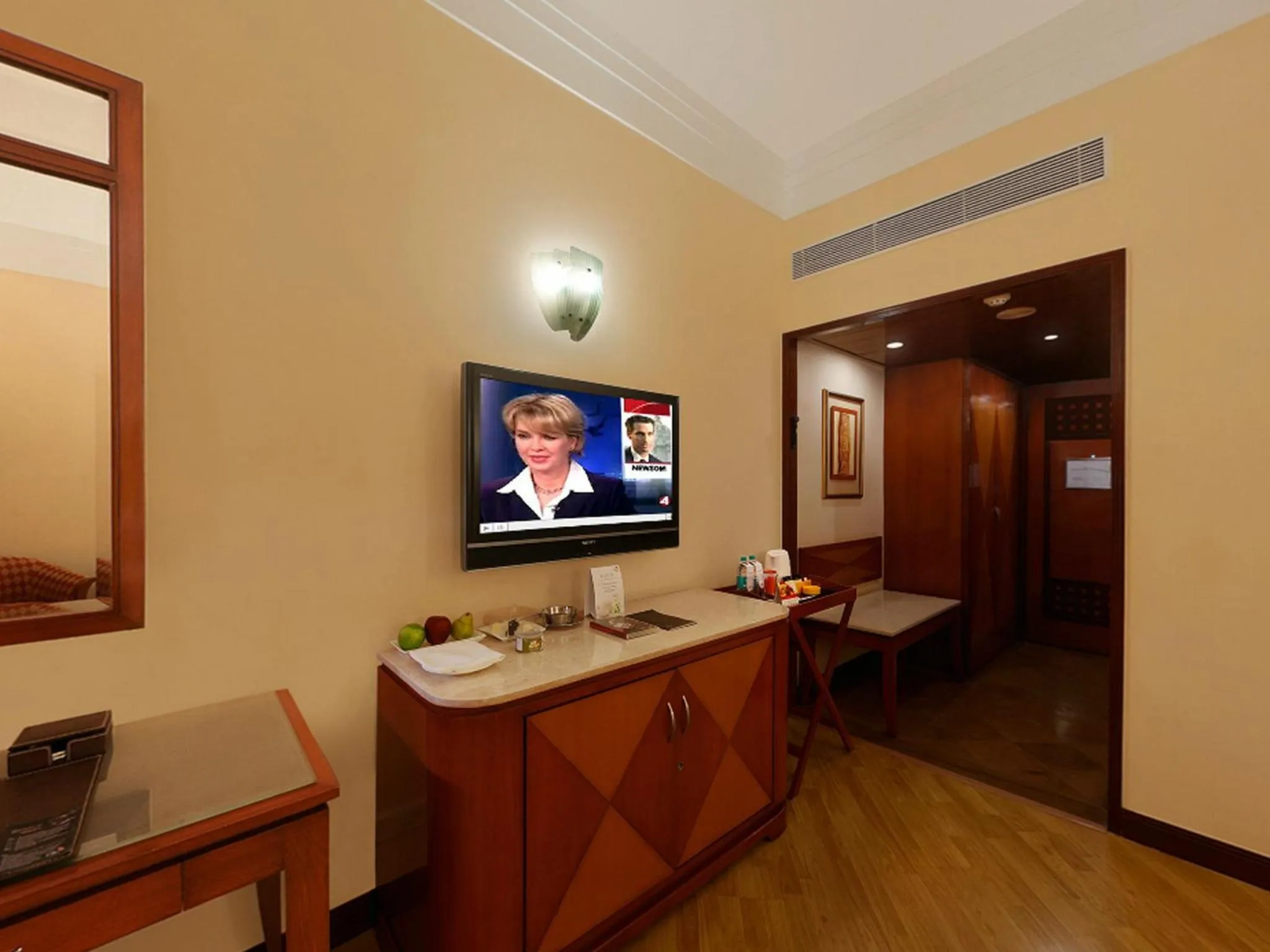 Deluxe Double Room (10% Discount on Laundry service) in The Lalit Ashok