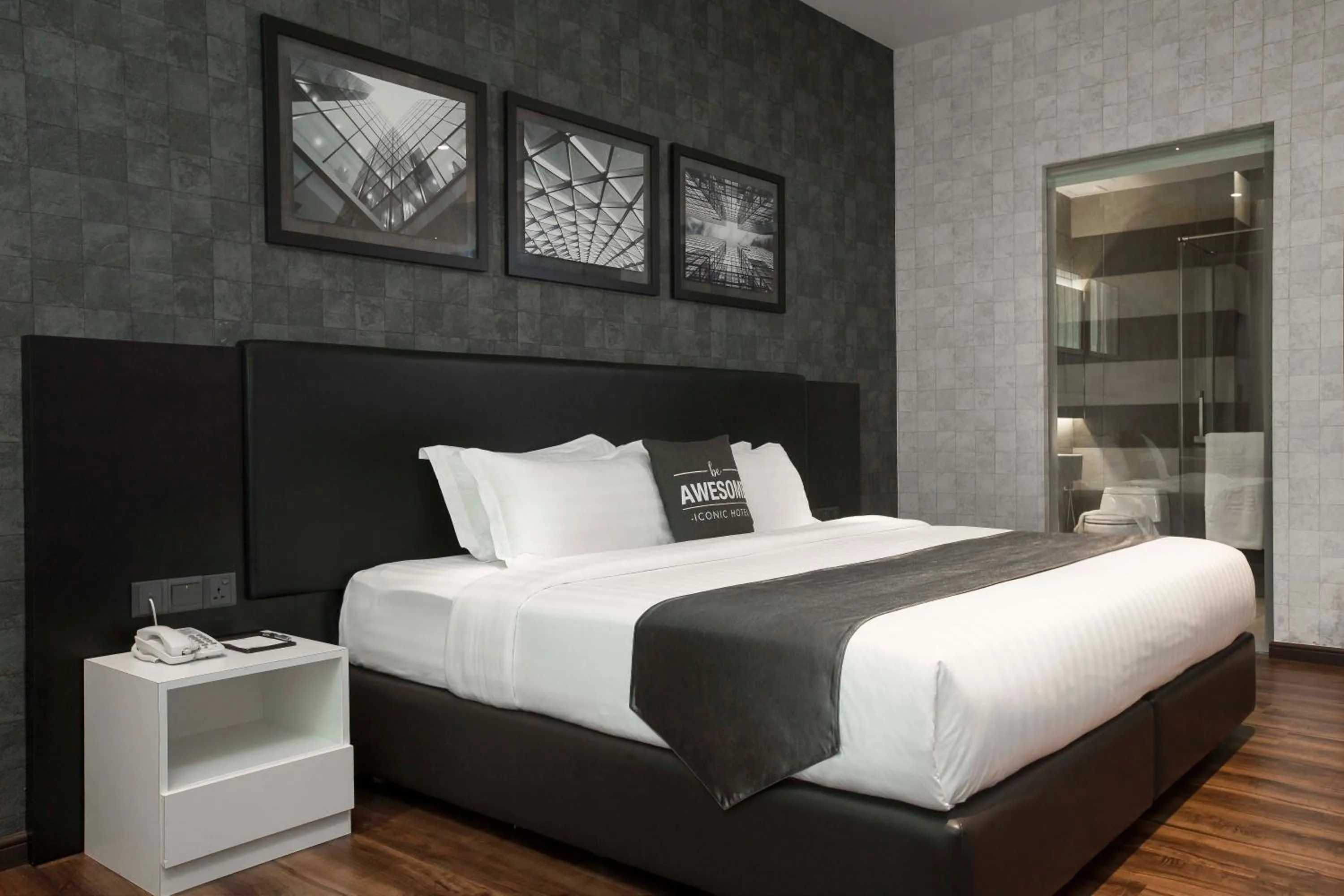 Weekly Exclusive in Iconic Hotel