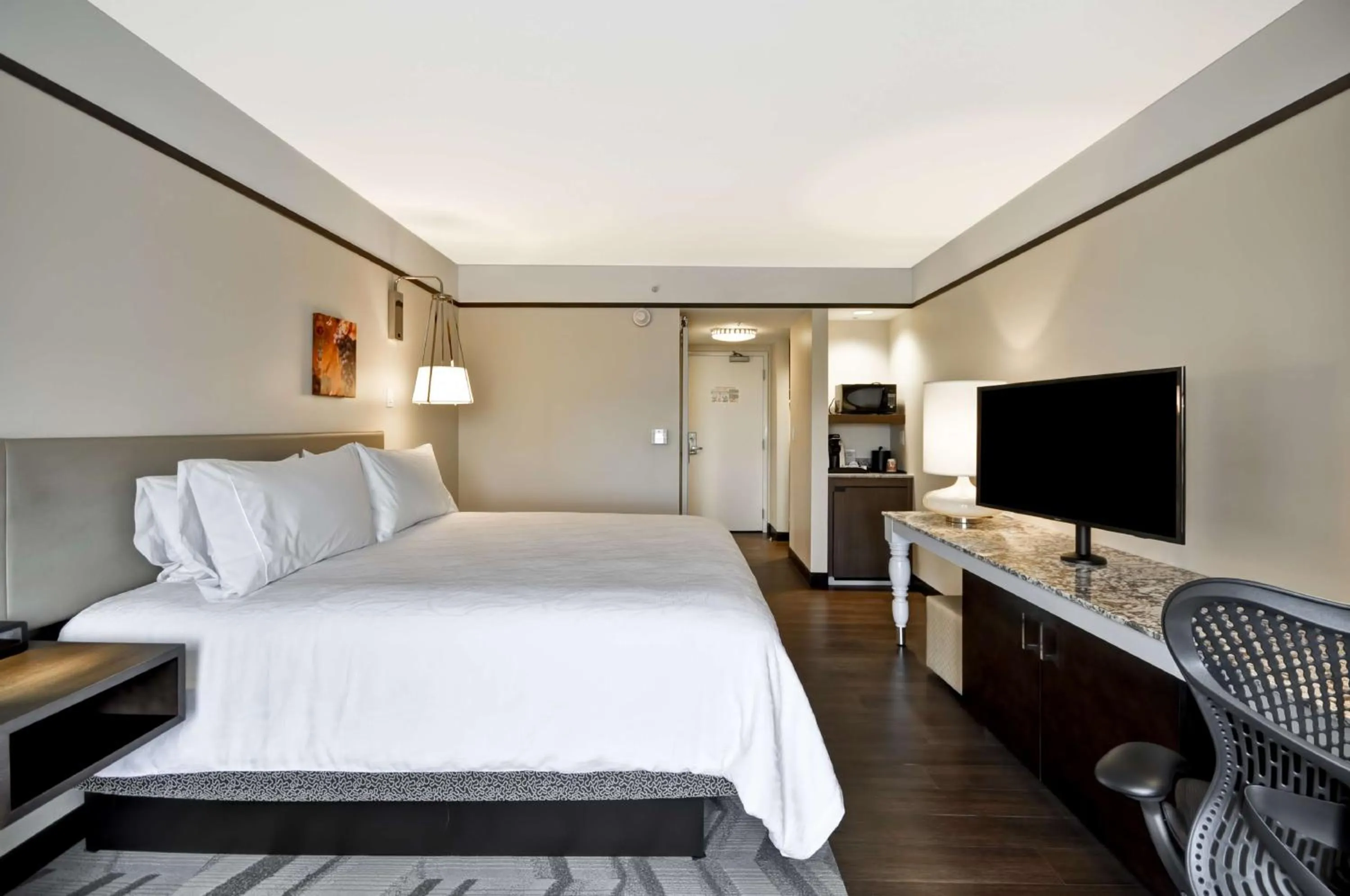 King Room with Accessible Tub - Mobility Access in Hilton Garden Inn Detroit Troy