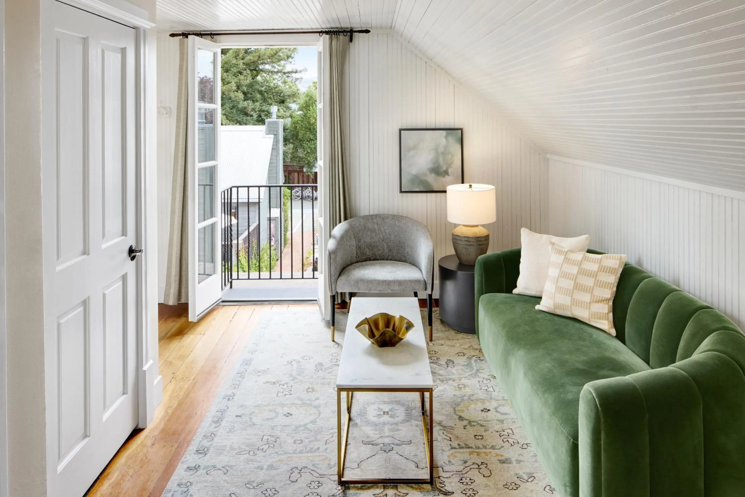 Deluxe King Spa in Lavender, A Four Sisters Inn