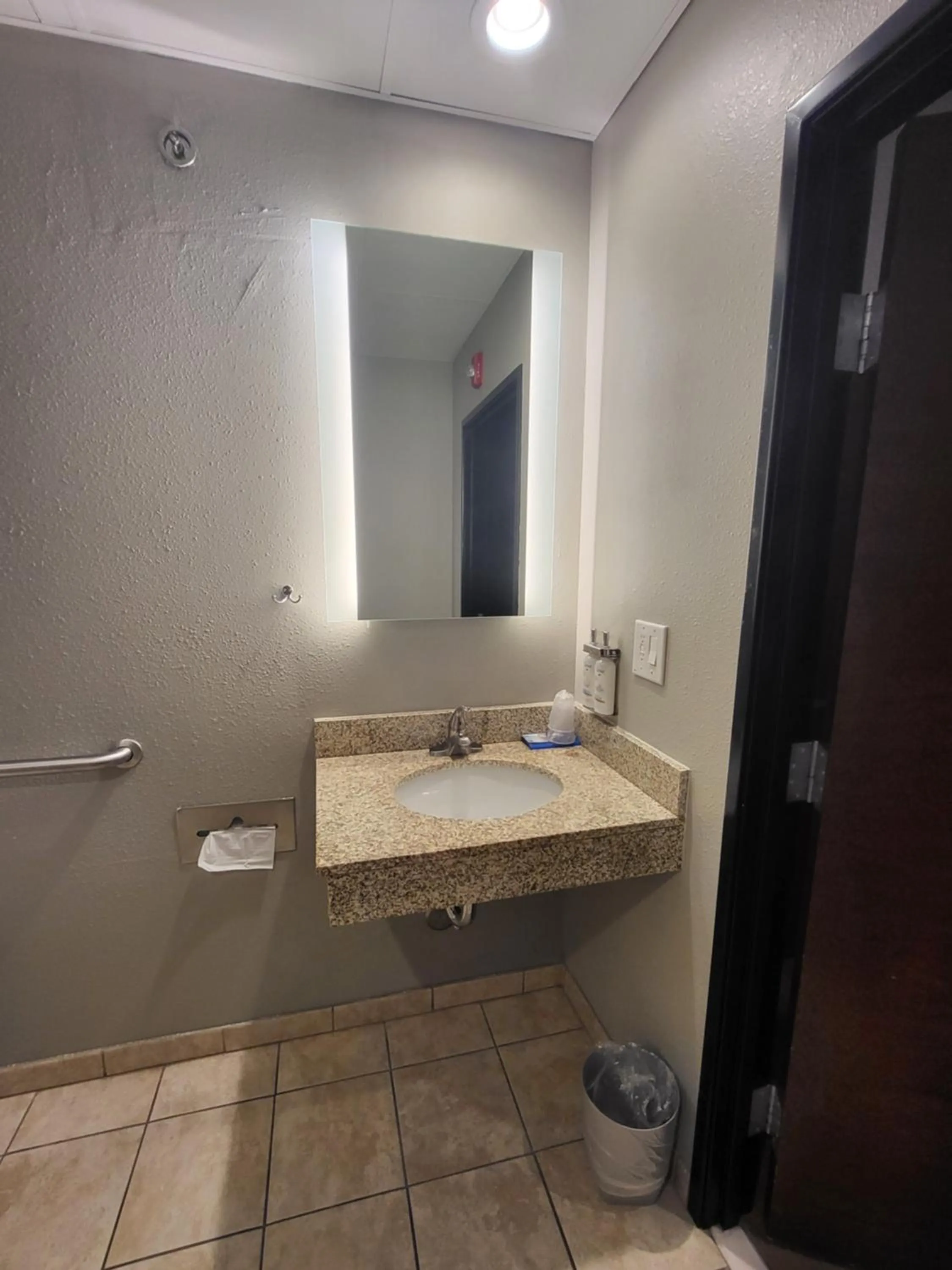 Standard King Room with Roll-in Shower - Mobility Accessible in Route 66 inn & Suites