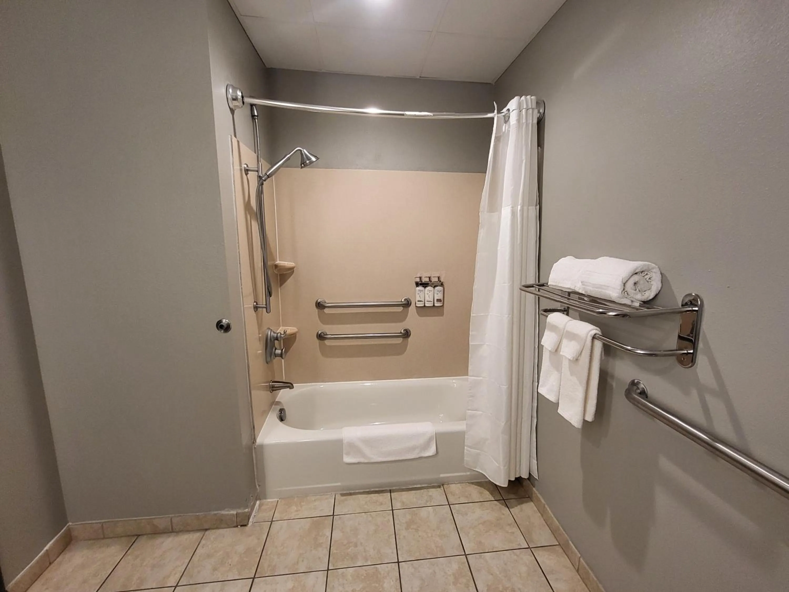 Queen Room with Two Queen Beds - Mobility Access Tub/Non-Smoking in Route 66 inn & Suites