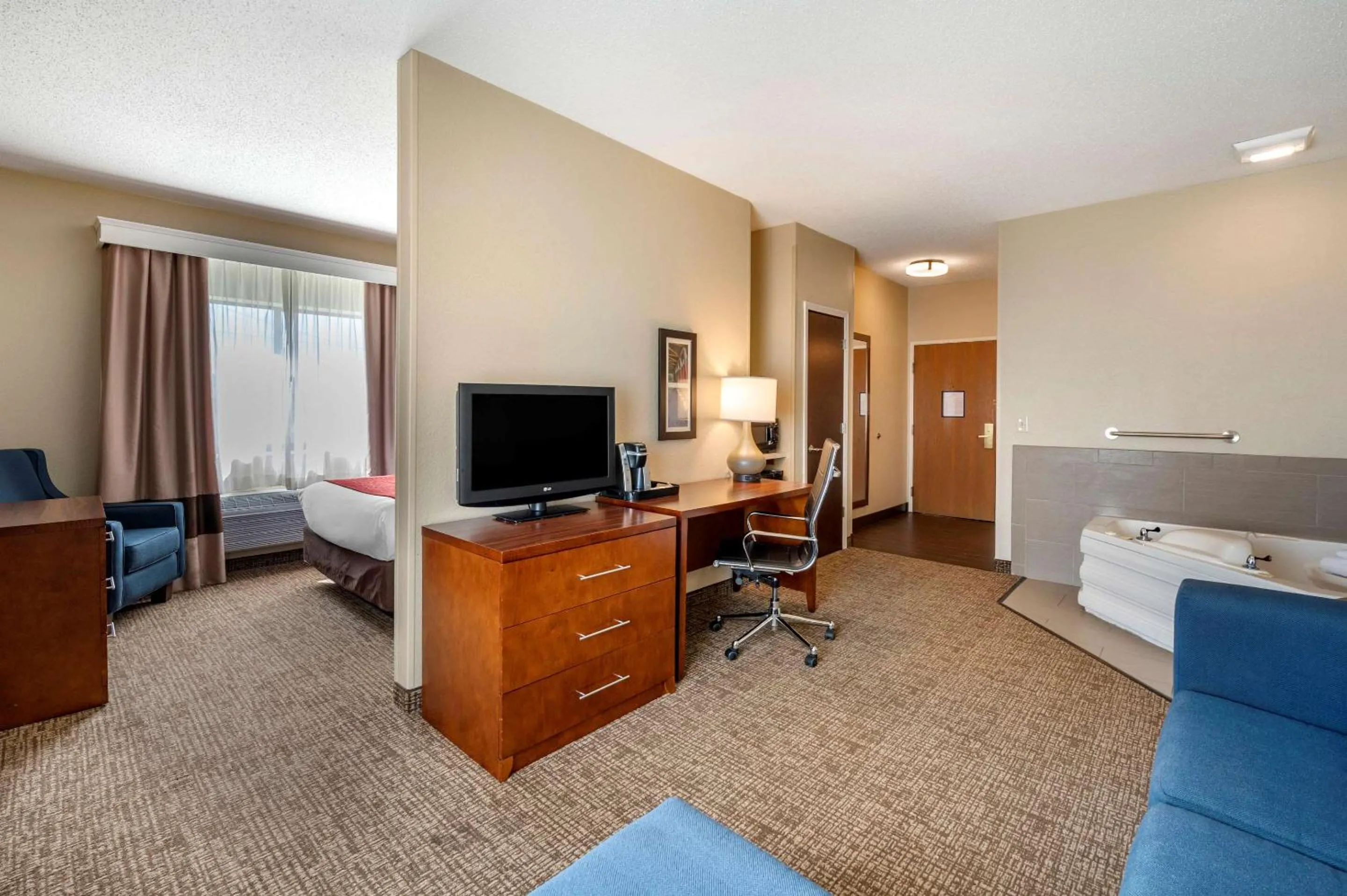 Queen Suite - Non-Smoking in Comfort Inn La Porte