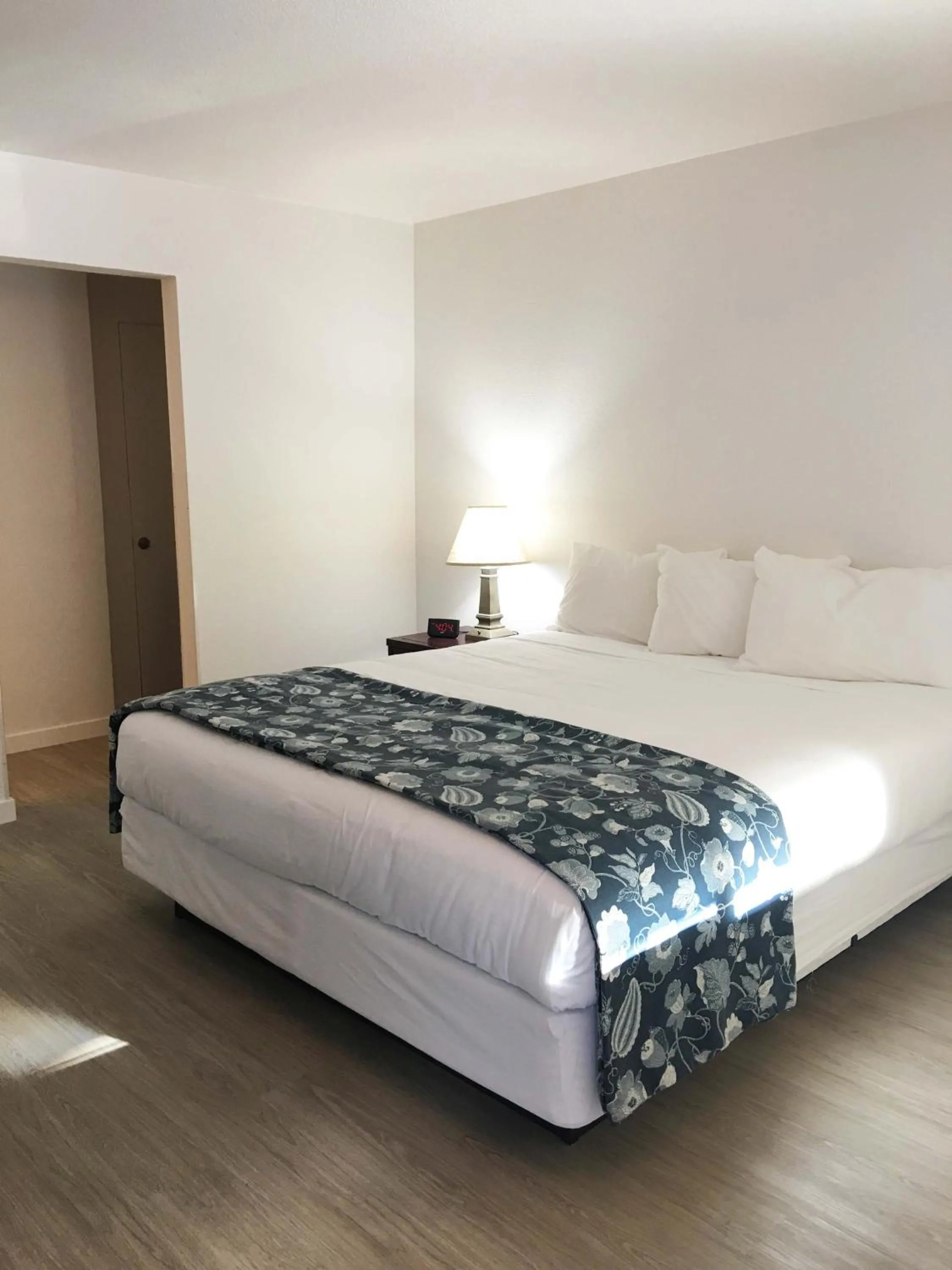 King Room in Diablo Mountain Inn Walnut Creek