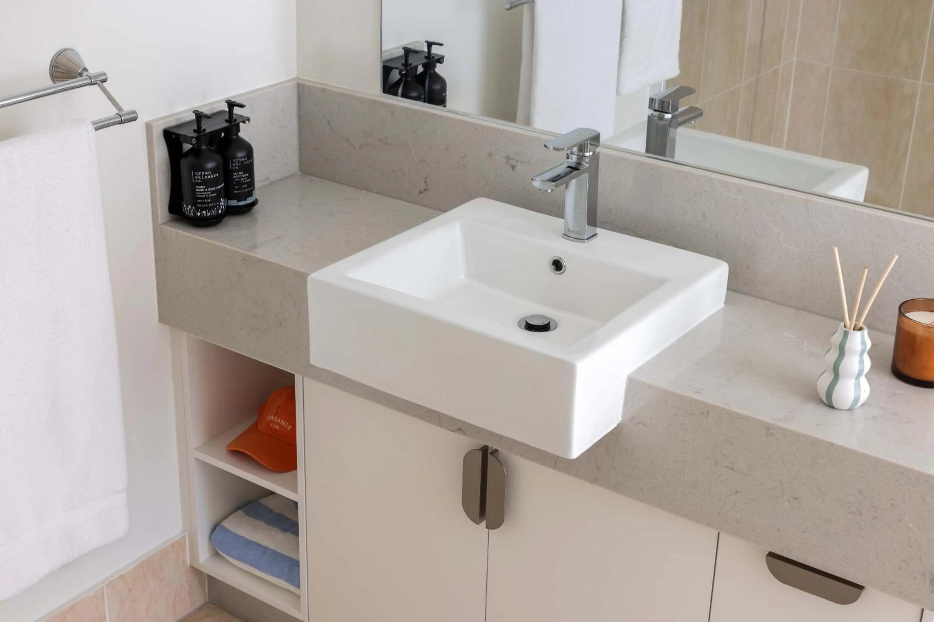 One-Bedroom Apartment in Mantra Aqueous on Port