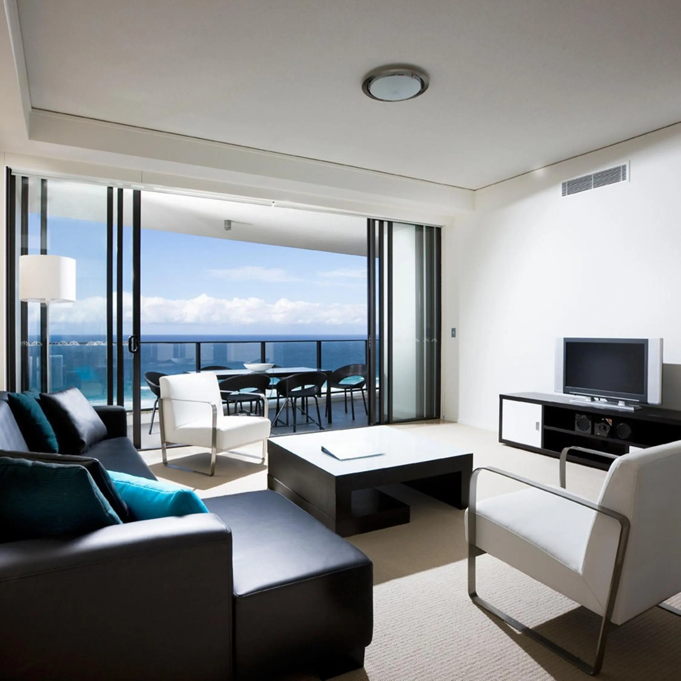 Two-Bedroom Apartment with Ocean View in Mantra Sierra Grand