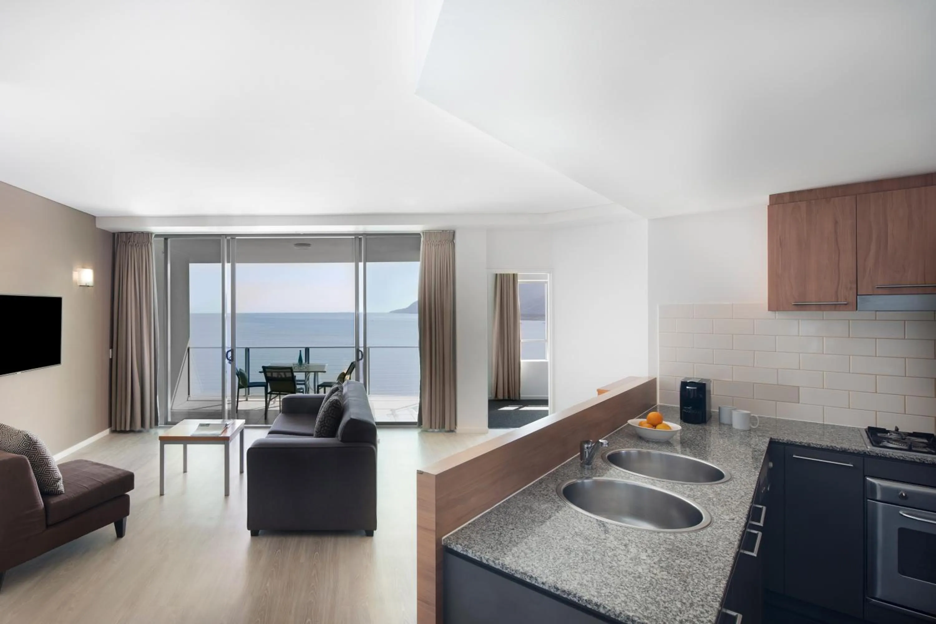 Three-Bedroom Apartment with Ocean View in Mantra Trilogy