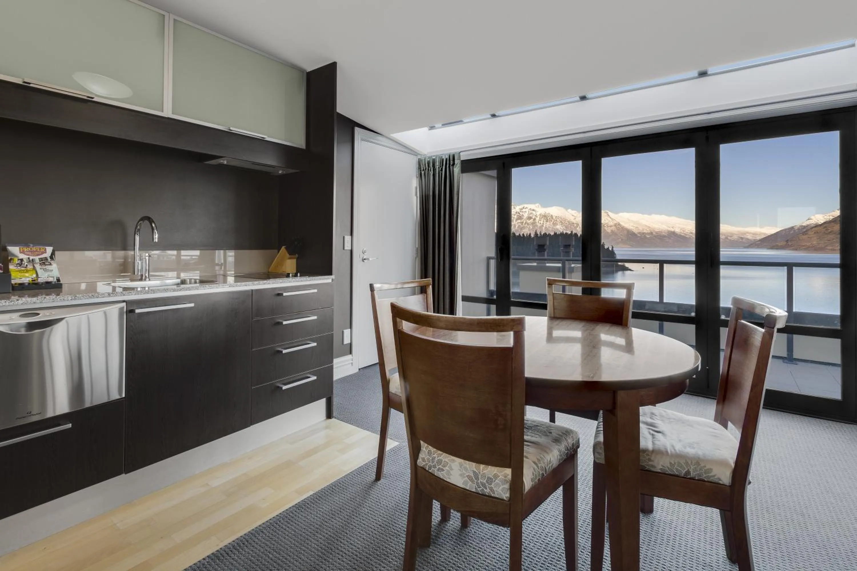 Two-Bedroom Lake View Suite with Two Bathrooms in Peppers Beacon