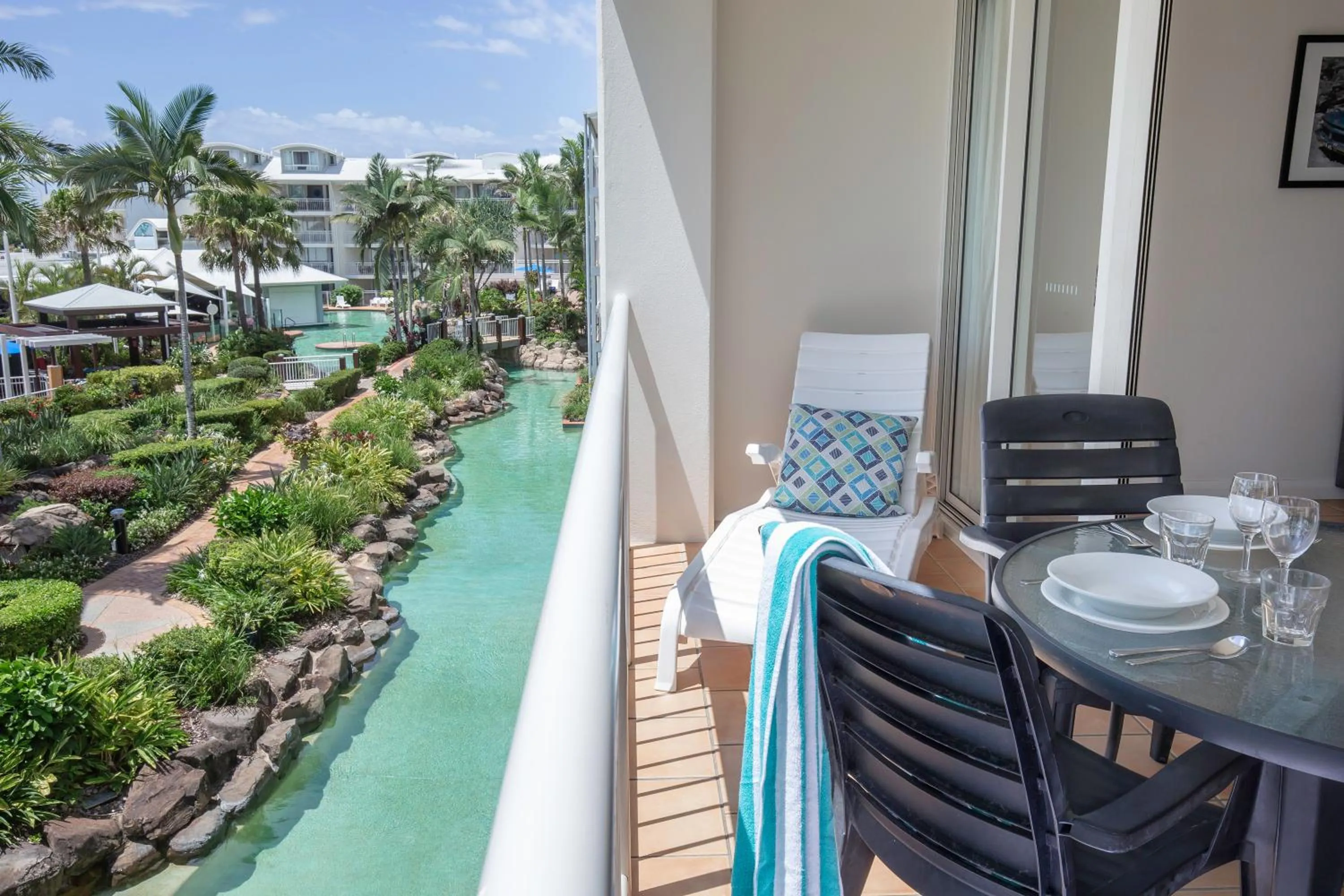 Two-Bedroom Apartment with Pool View in BreakFree Alexandra Beach