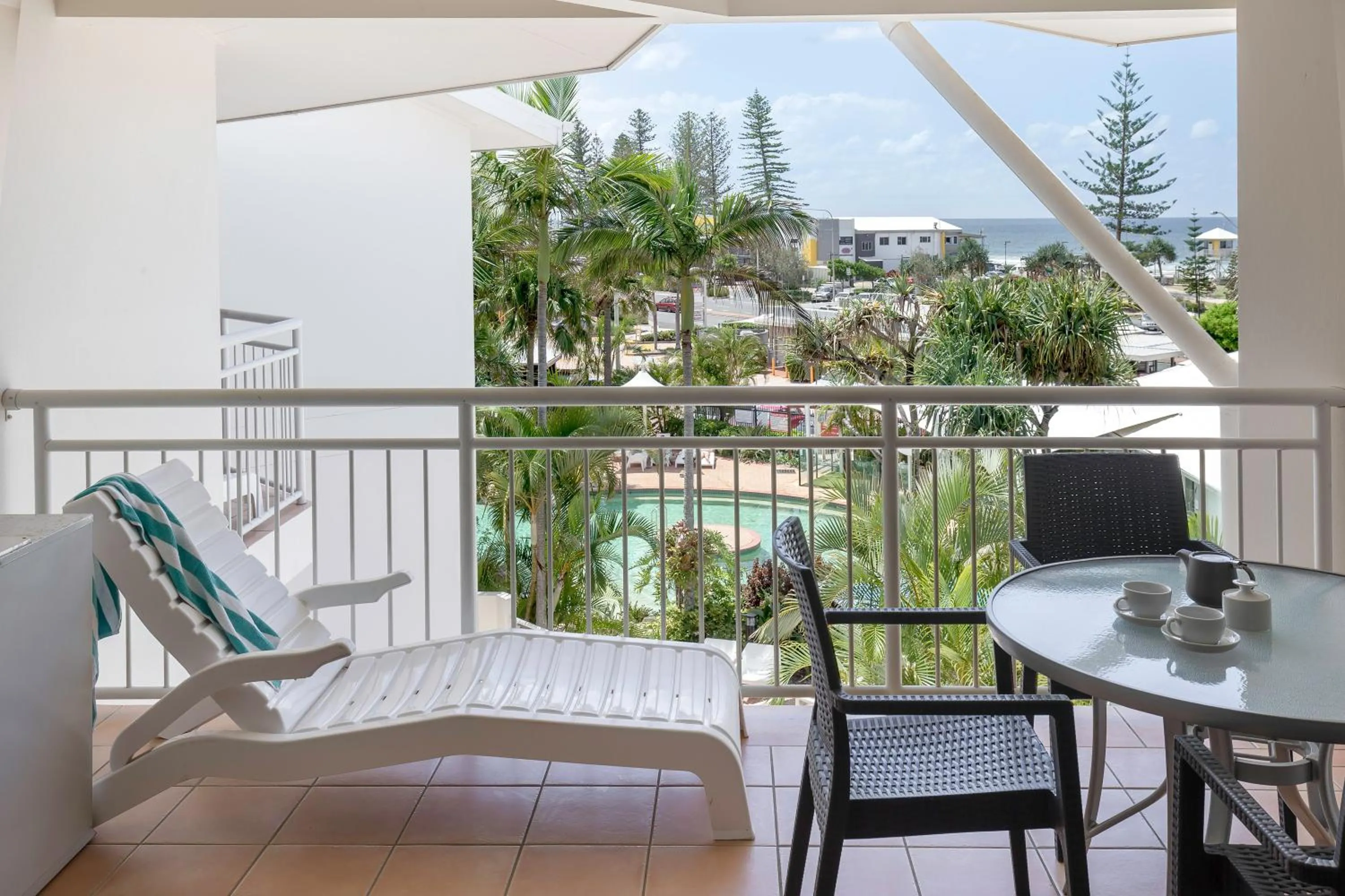One-Bedroom Apartment with Pool View in BreakFree Alexandra Beach