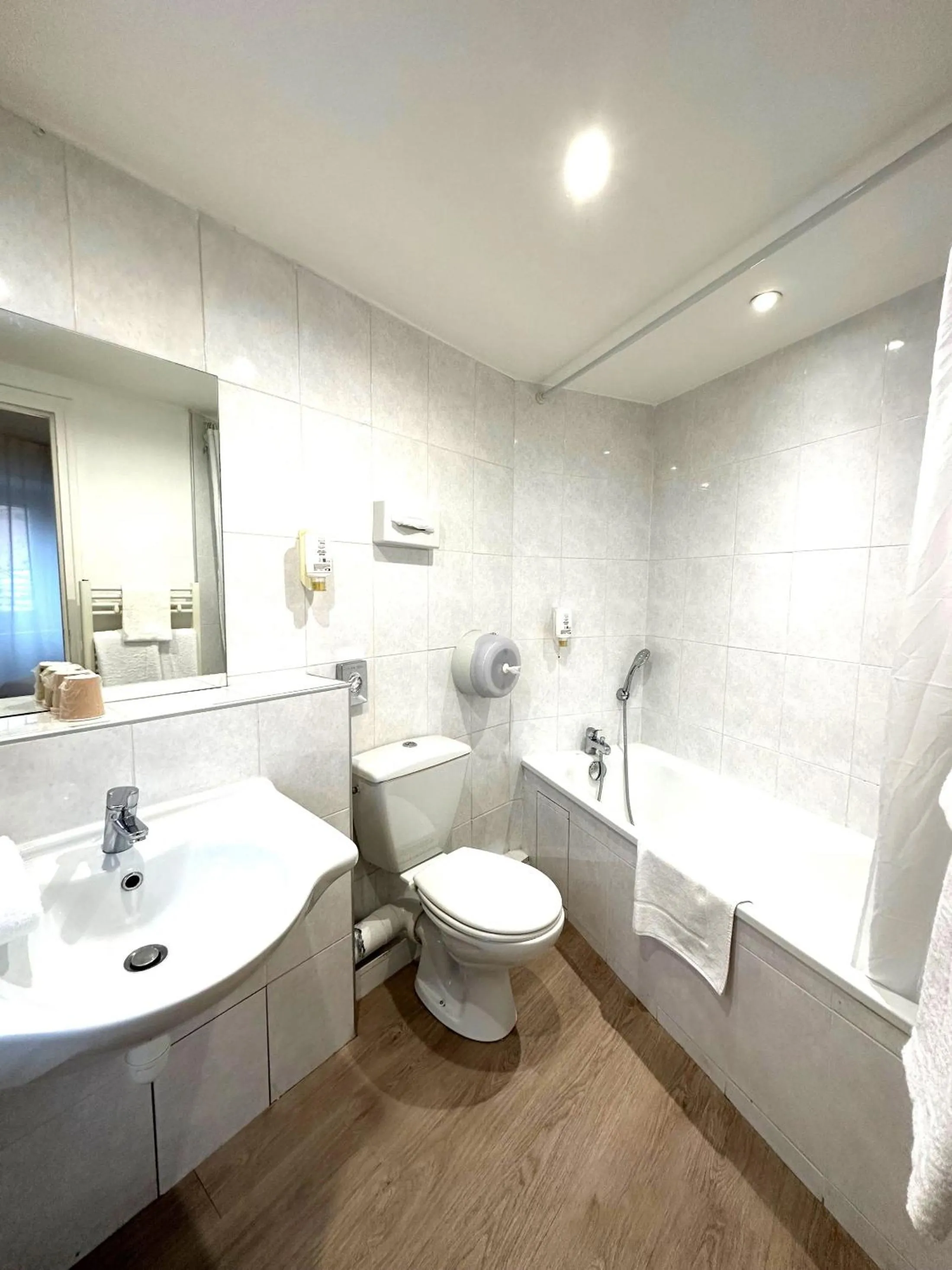 Twin Room in Hôtel Le Cousture