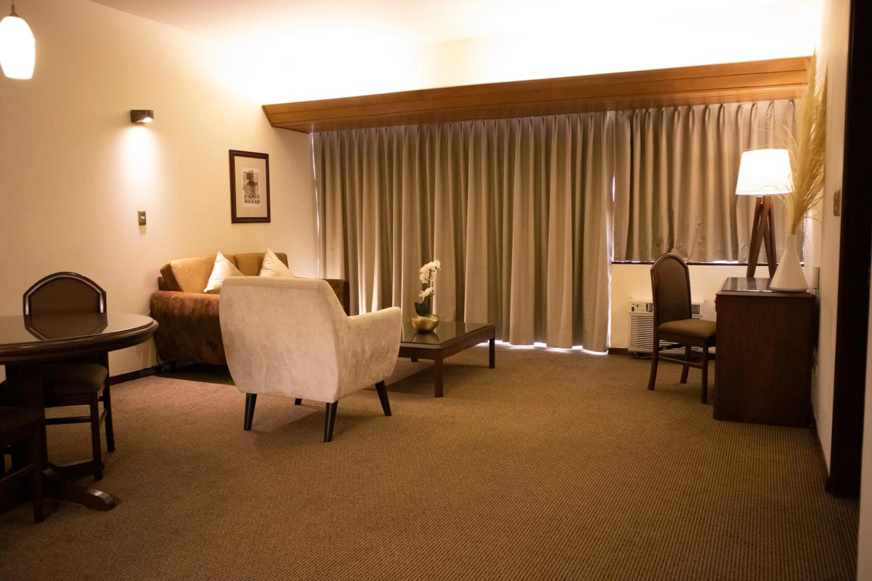 Junior Suite with Queen beds - single occupancy in J&A Classic Hotel