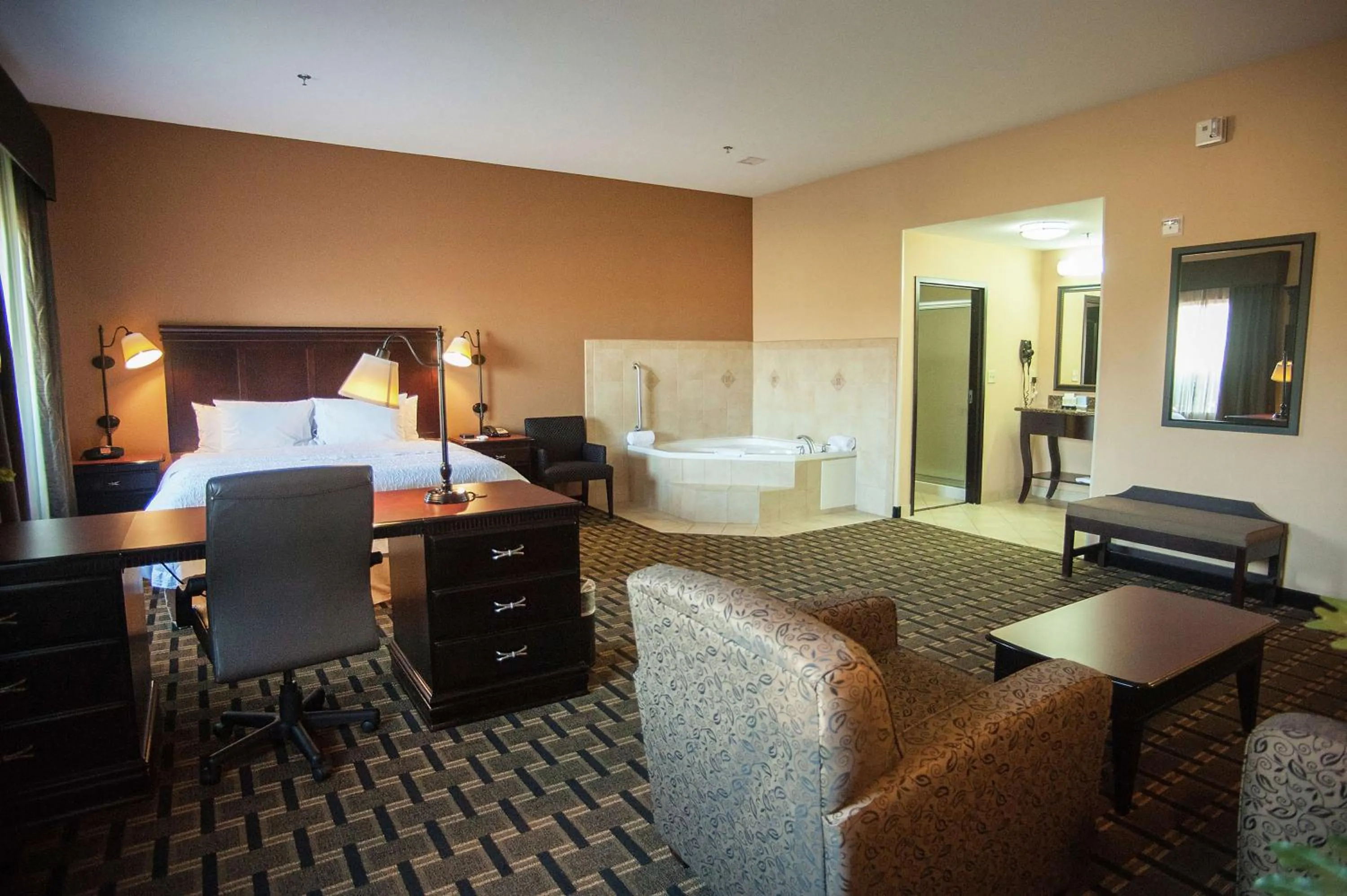 King Studio Suite with Whirlpool - Non-Smoking in Hampton Inn & Suites Palestine