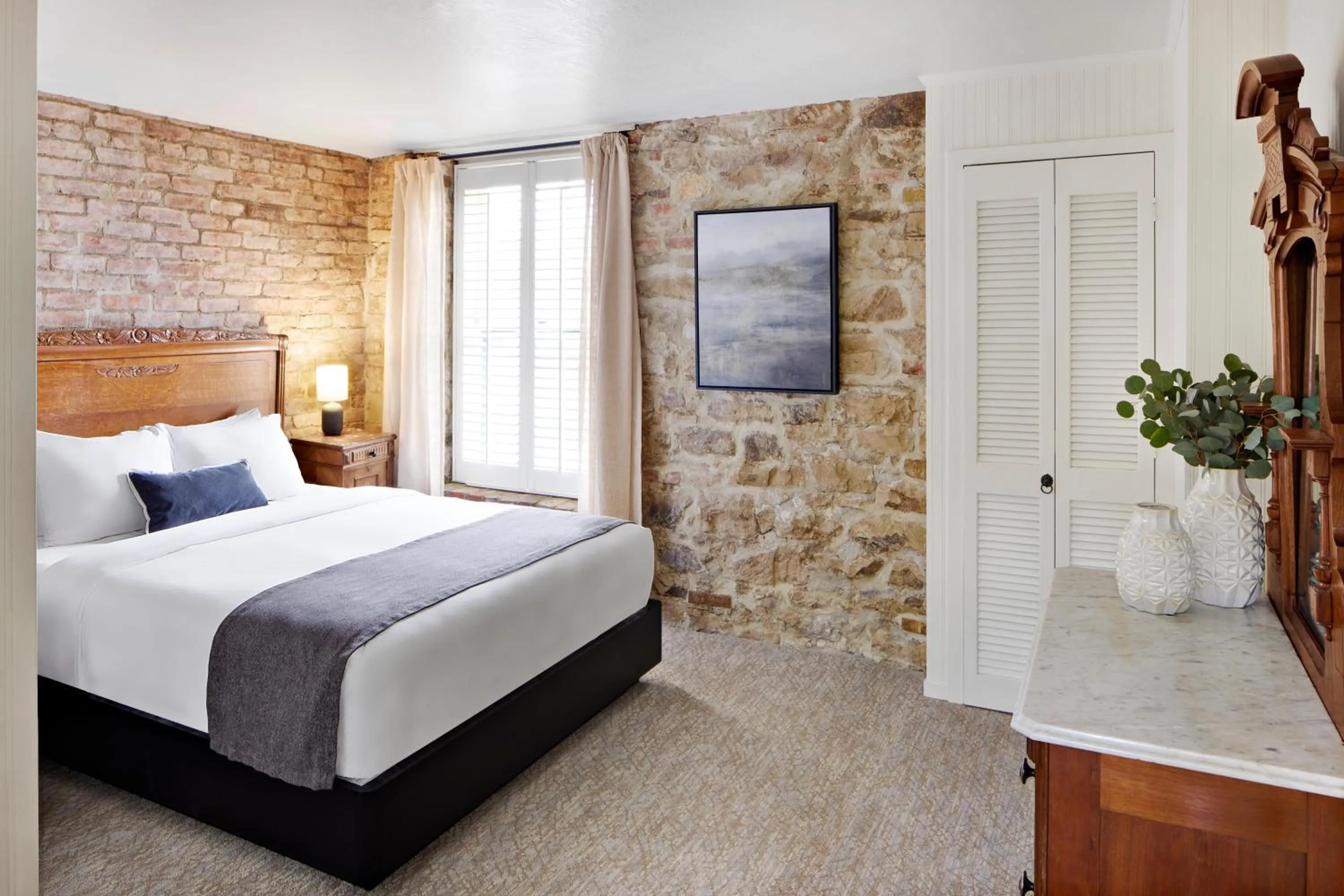 Petite Queen in Maison Fleurie, A Four Sisters Inn