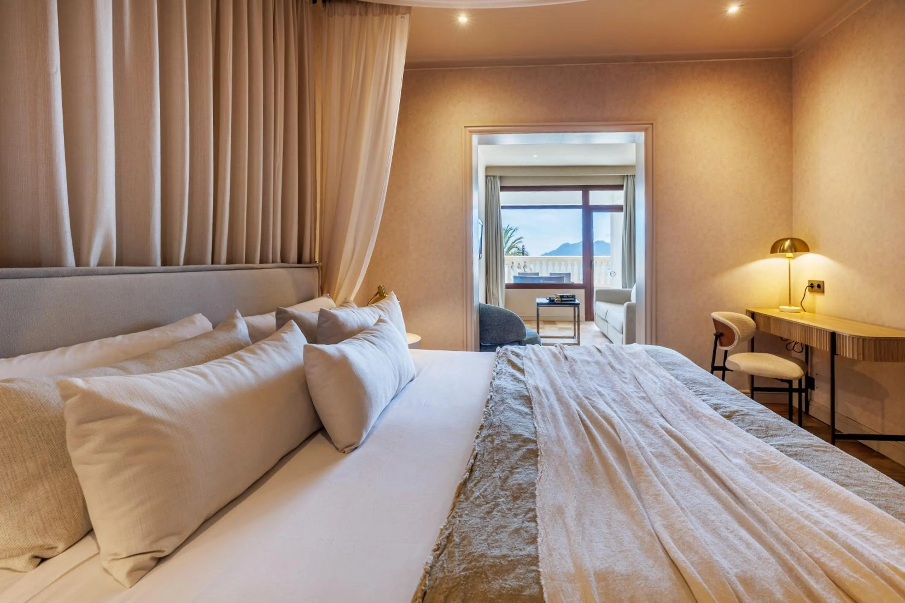 Junior Suite with Sea View and Balcony in Hoposa Uyal