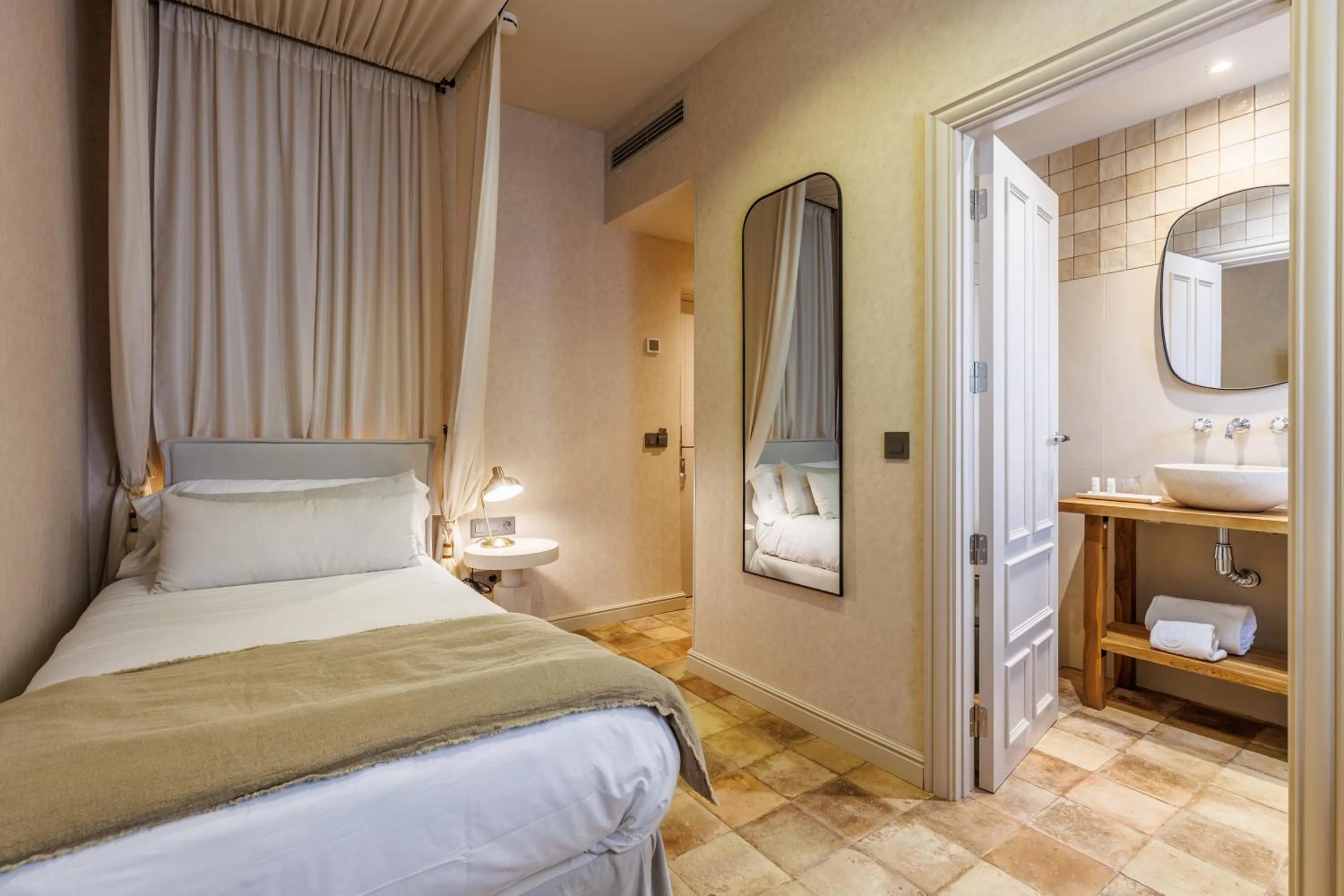 Single Room in Hoposa Uyal