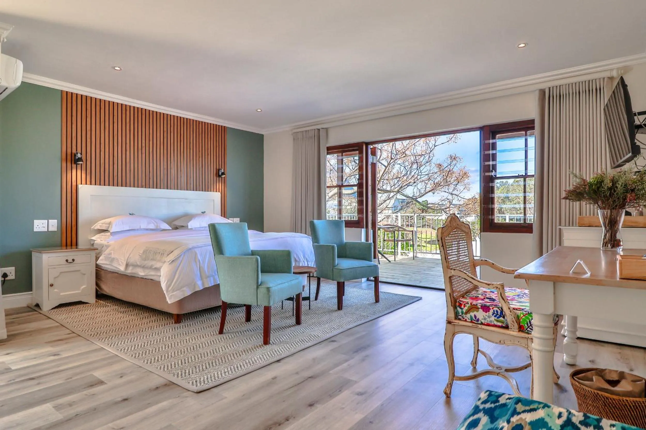 Luxury Sea & Mountain View Suite  in Lavender Manor Guest Lodge