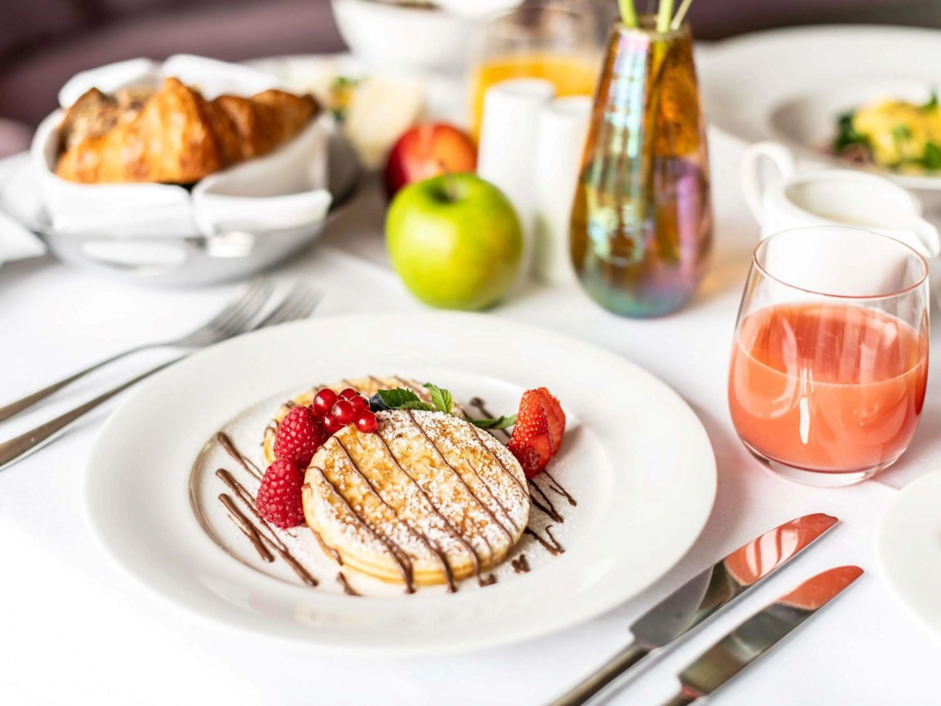 Junior Suite with Two Single Beds in Sofitel Frankfurt Opera