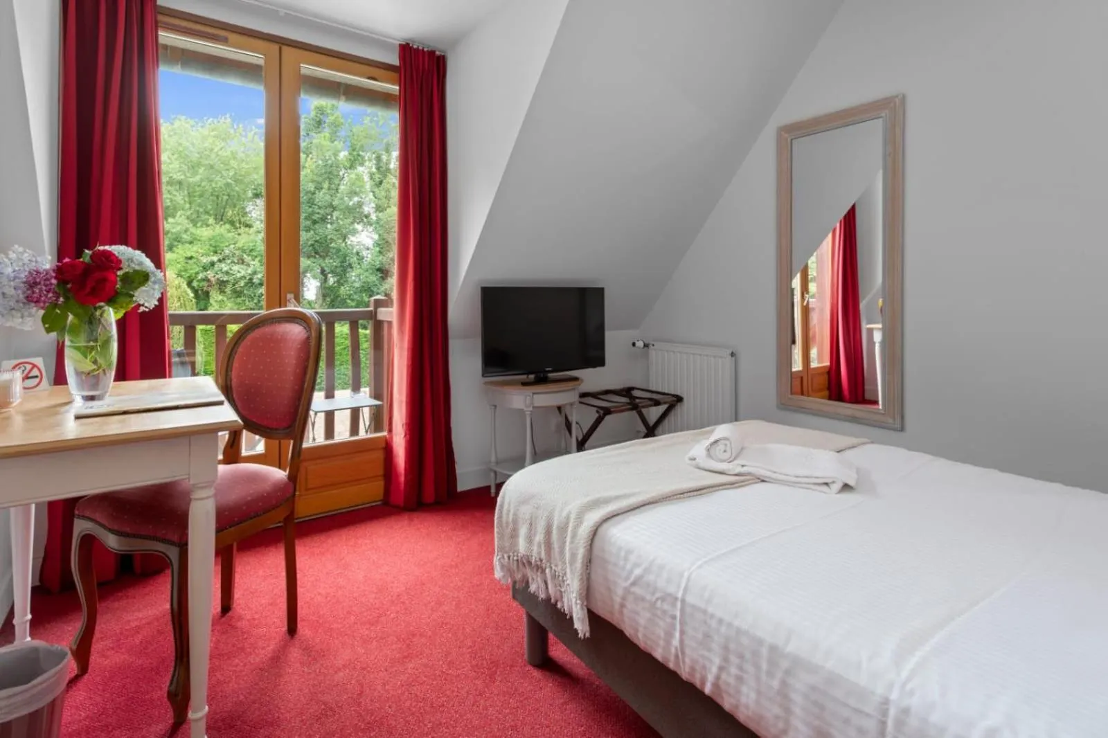 Single Room with Pool View - single occupancy in Hôtel Le Romantica