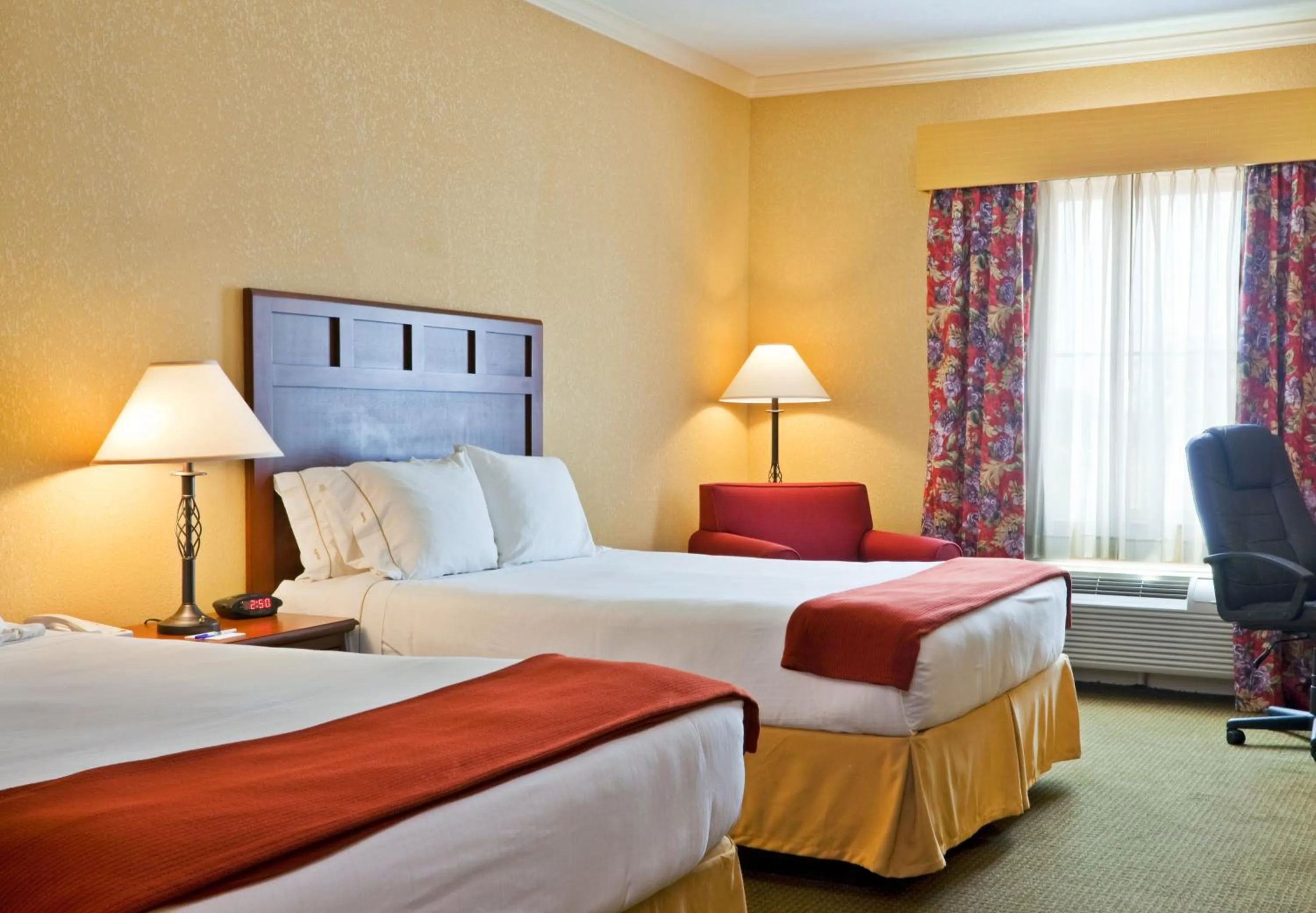 Executive Queen Room with Two Queen Beds in Holiday Inn Express of Salado-Belton by IHG