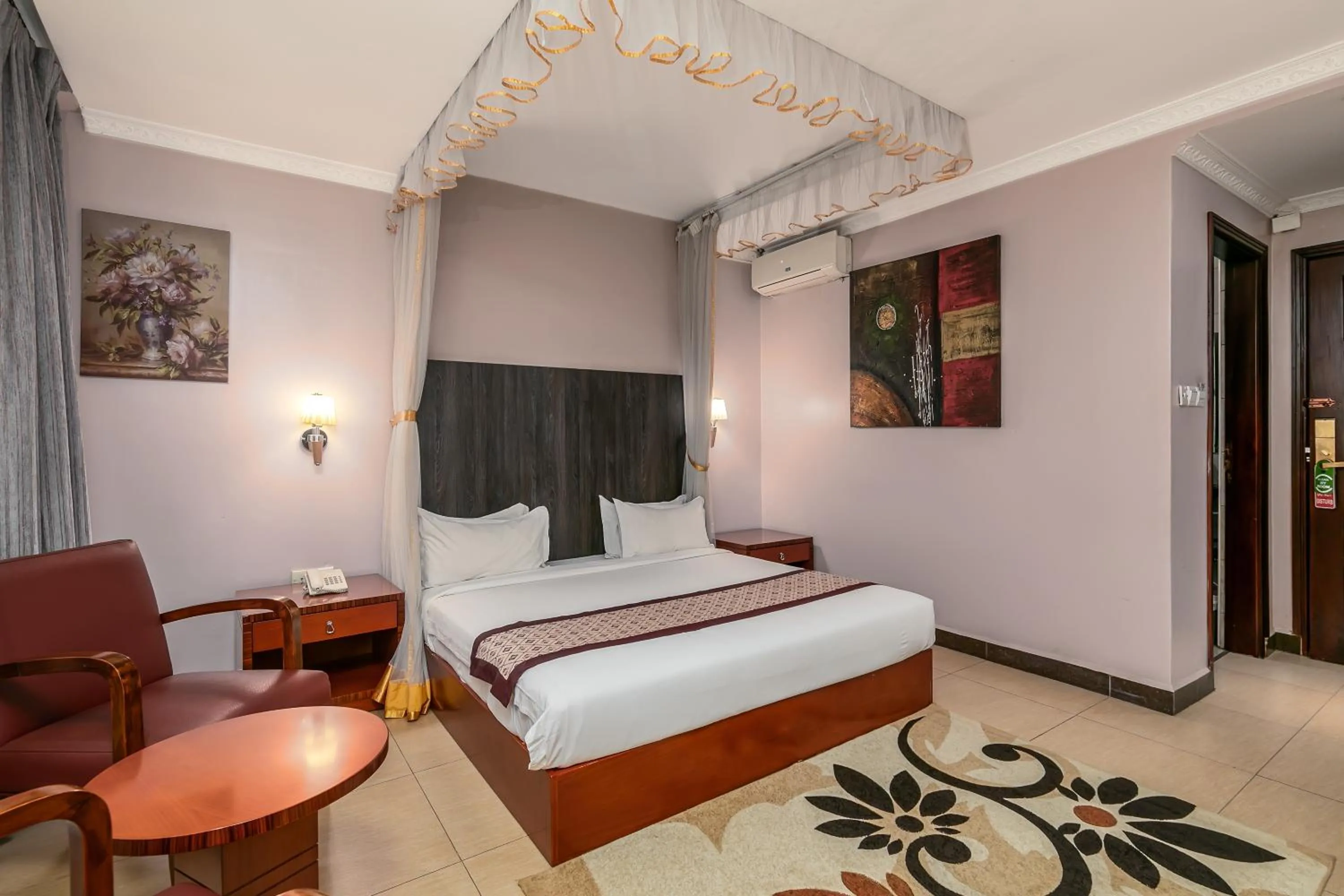 Standard Double Room in Russell Hotel