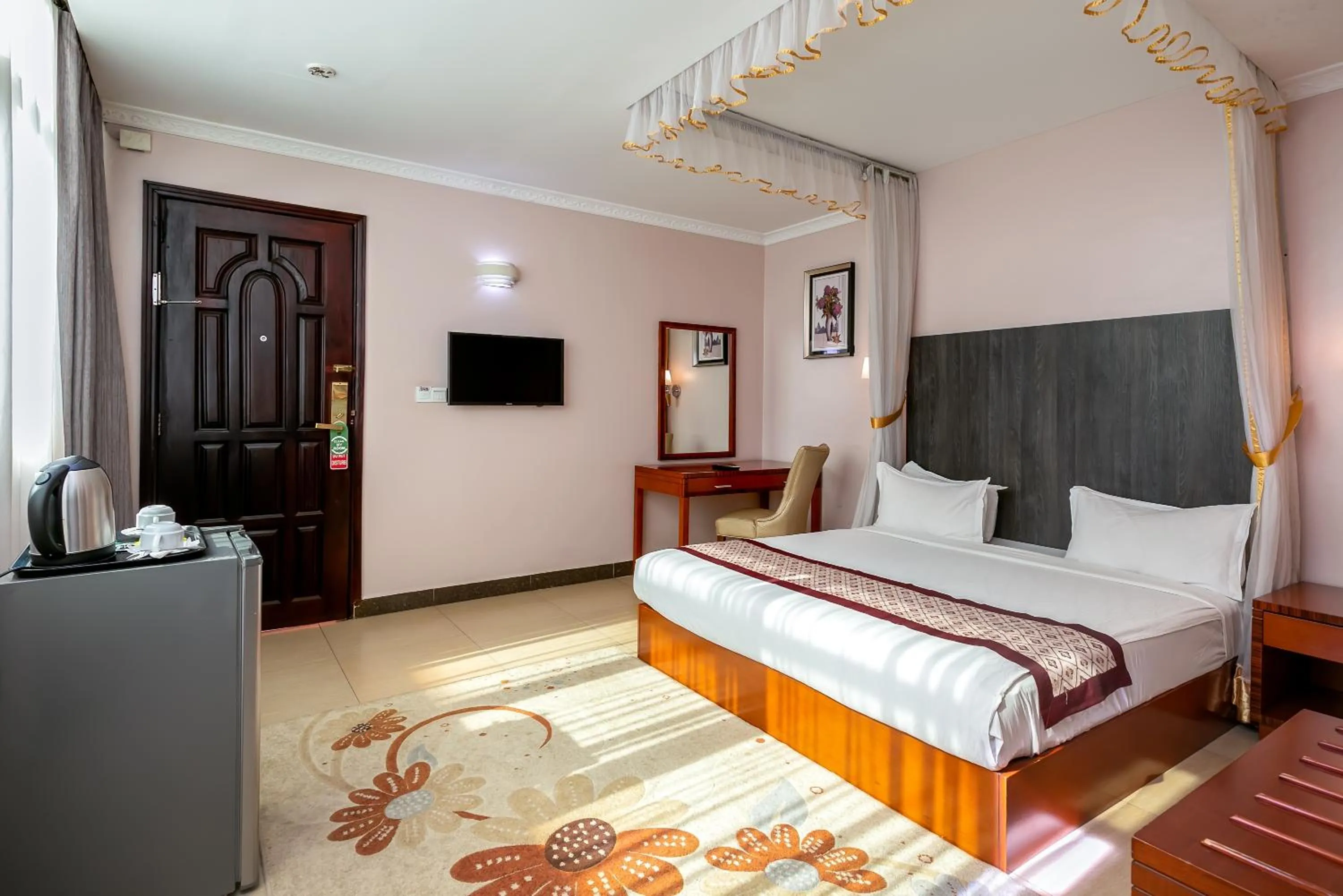 Deluxe Room in Russell Hotel