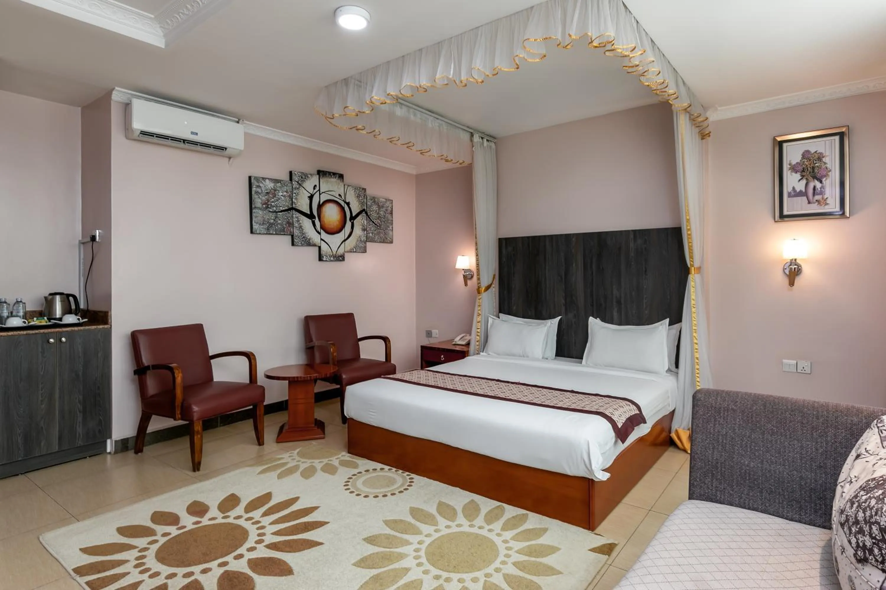 Superior Double Room in Russell Hotel