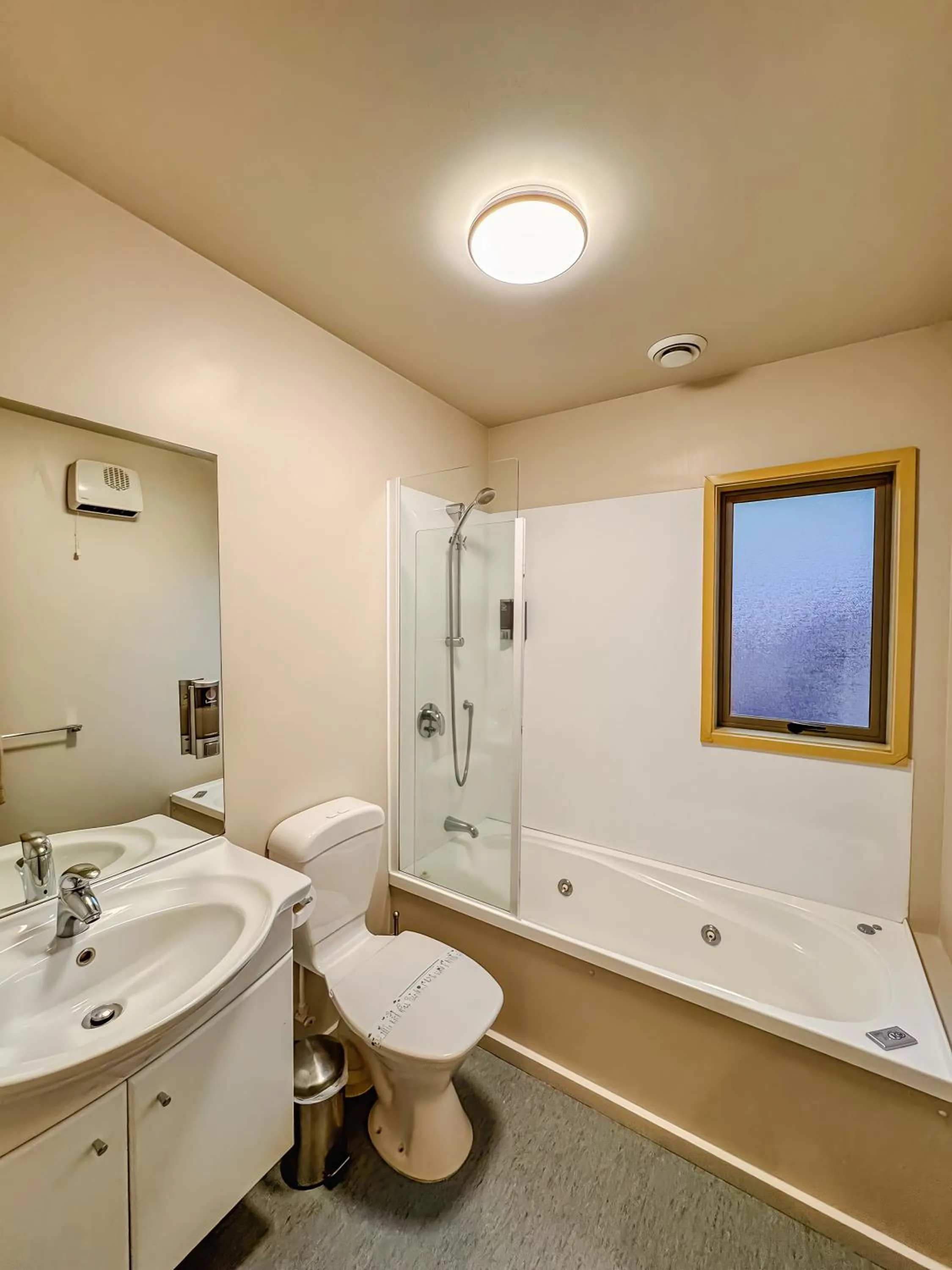 One-Bedroom Family Apartment in Bealey Avenue Motel