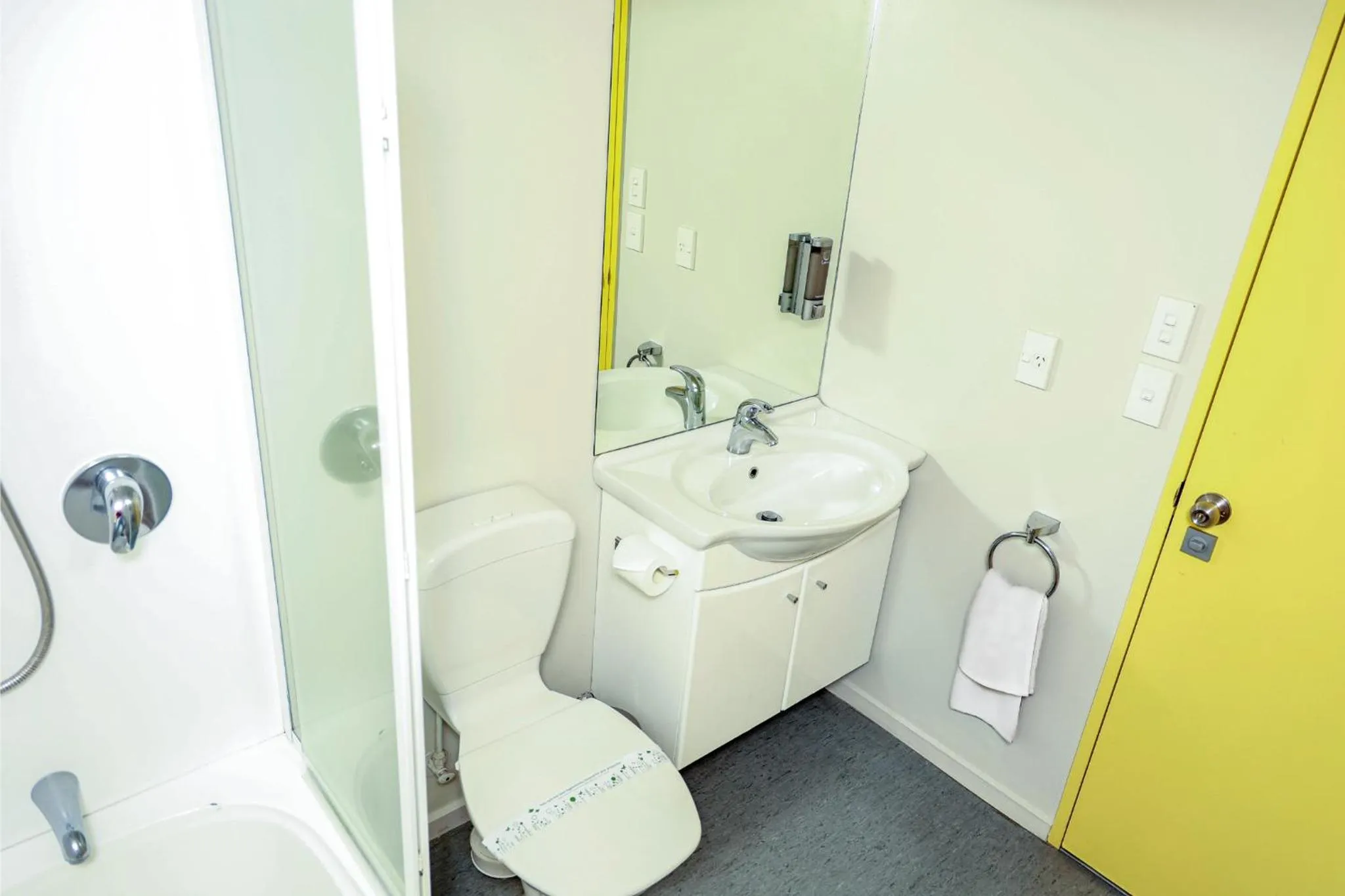 King Studio in Bealey Avenue Motel