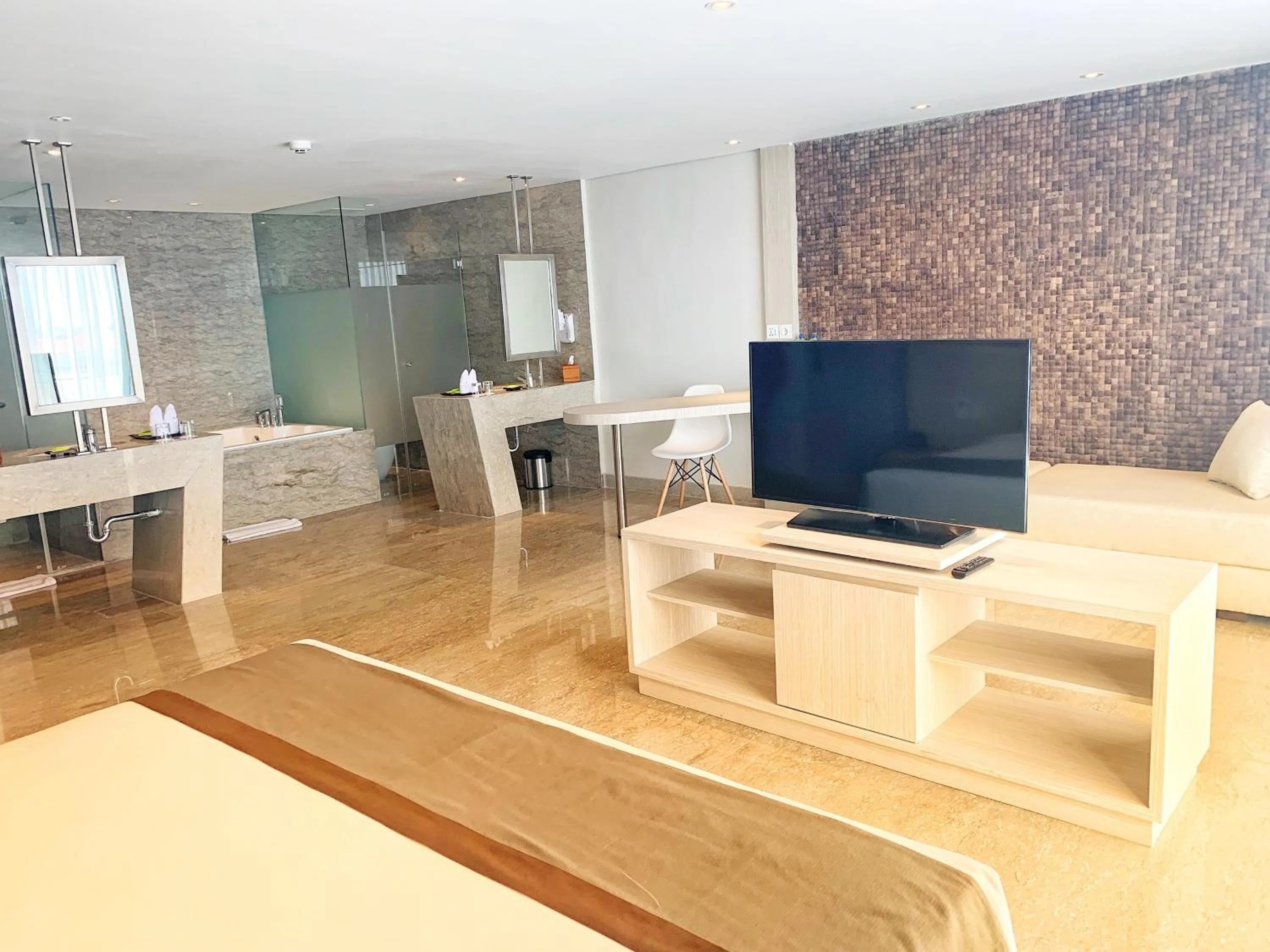 Suite with Balcony in Hotel Daun Bali Seminyak