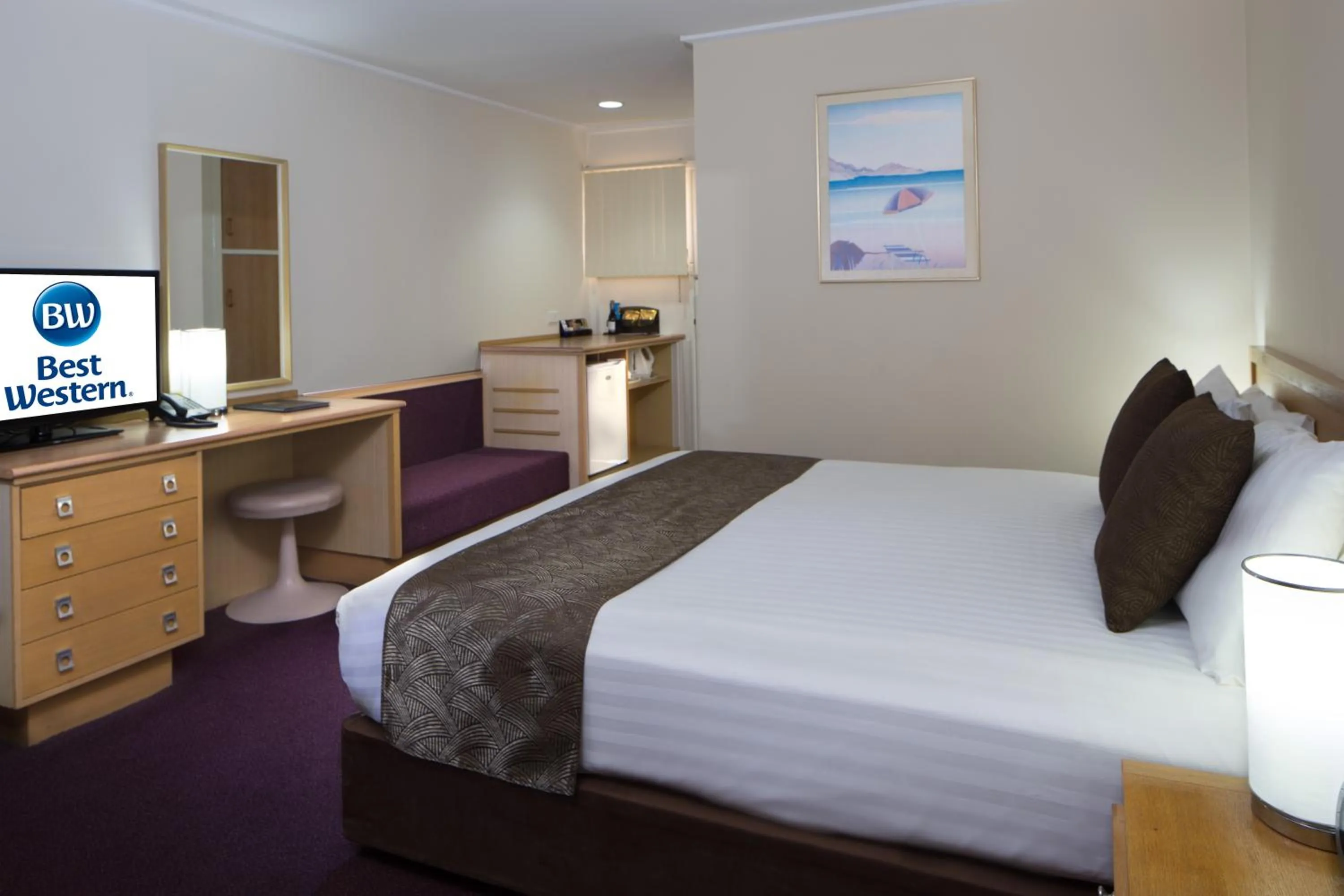 Executive Queen Room in Hospitality Geraldton SureStay Collection by Best Western