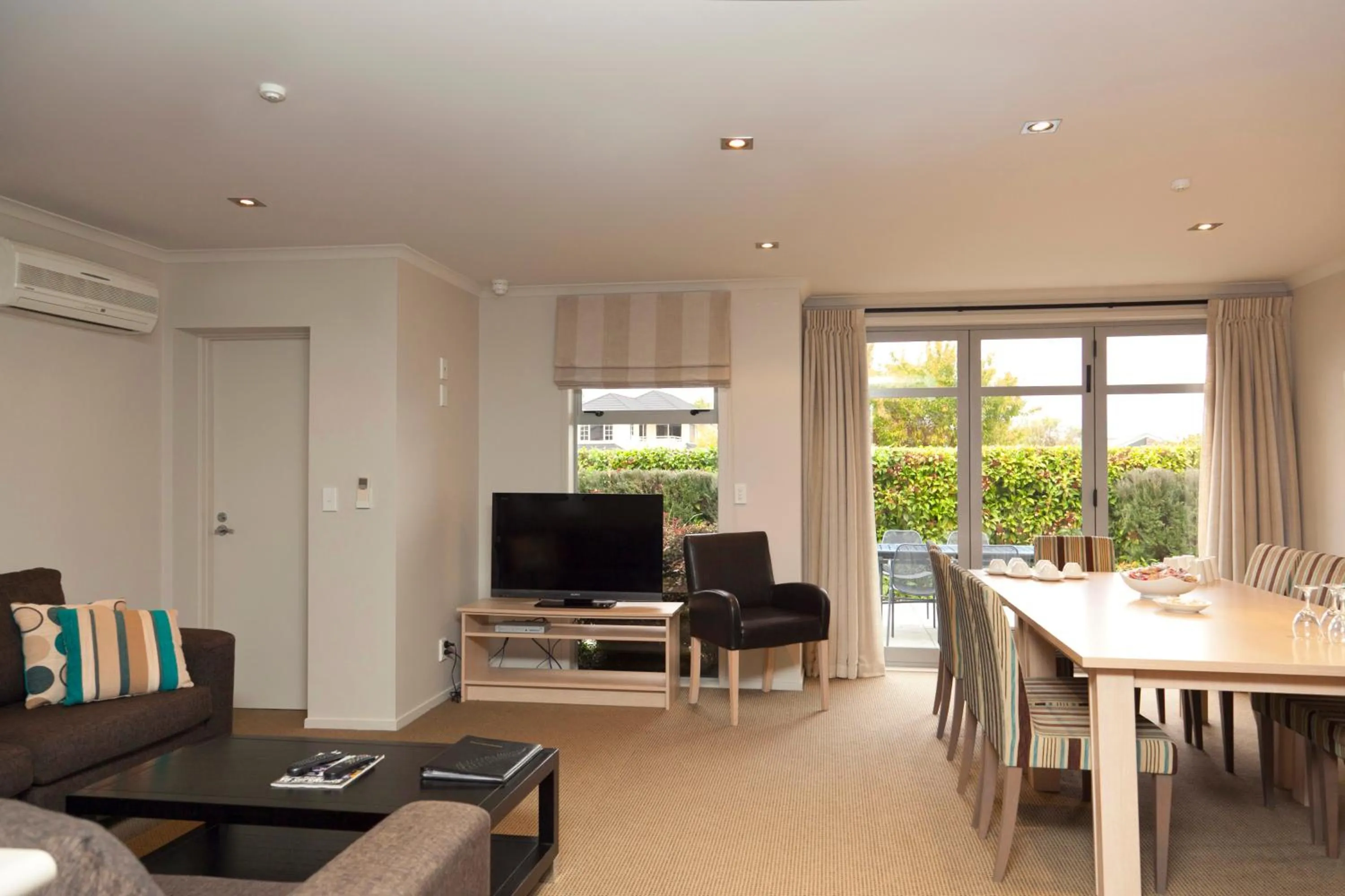 Deluxe Three-Bedroom Apartment in Beechtree Motel