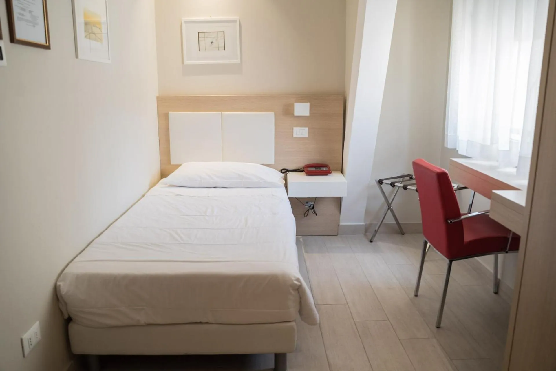 Superior Single Room in Hotel Mediterraneo