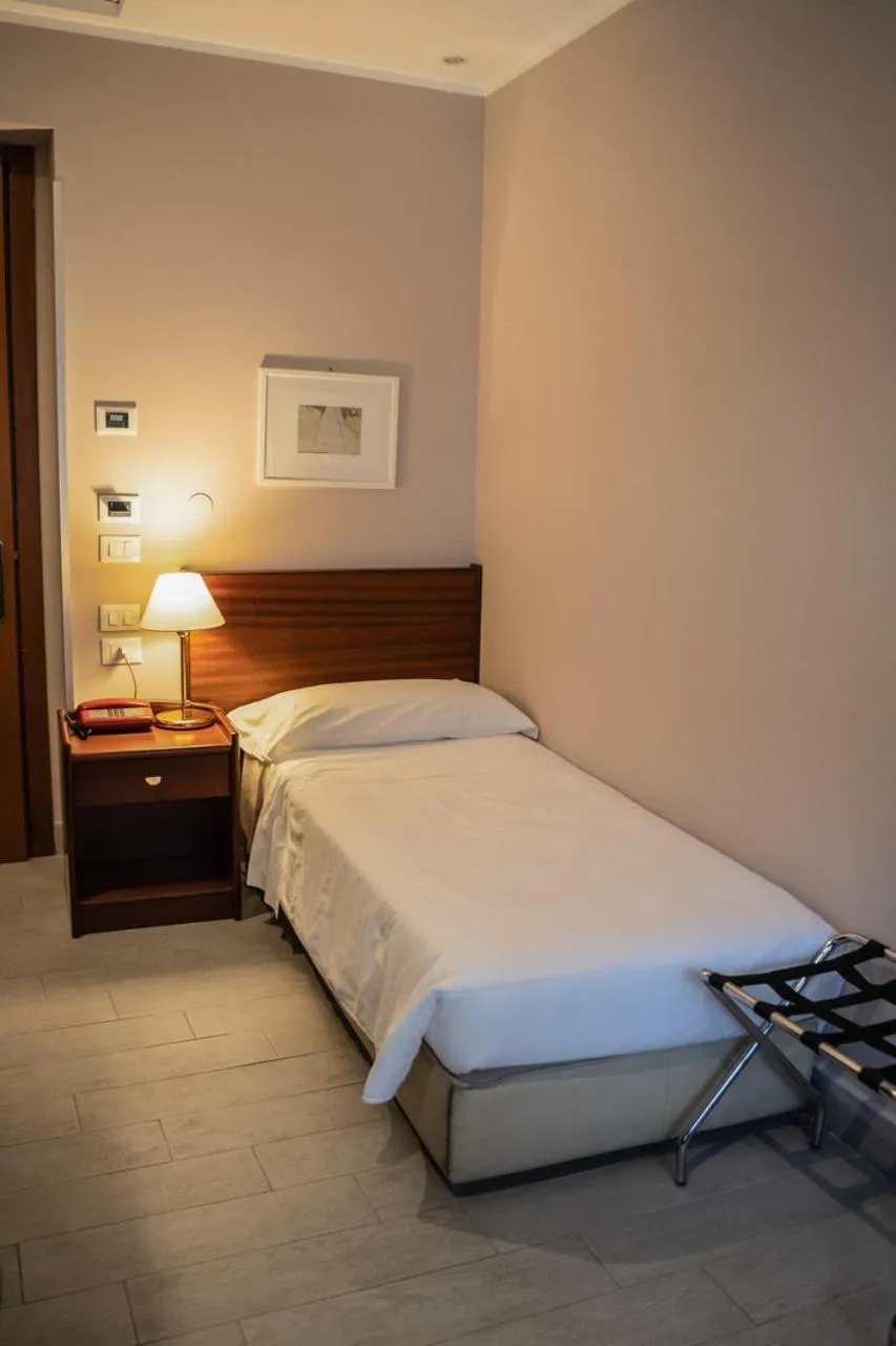 Single Room in Hotel Mediterraneo
