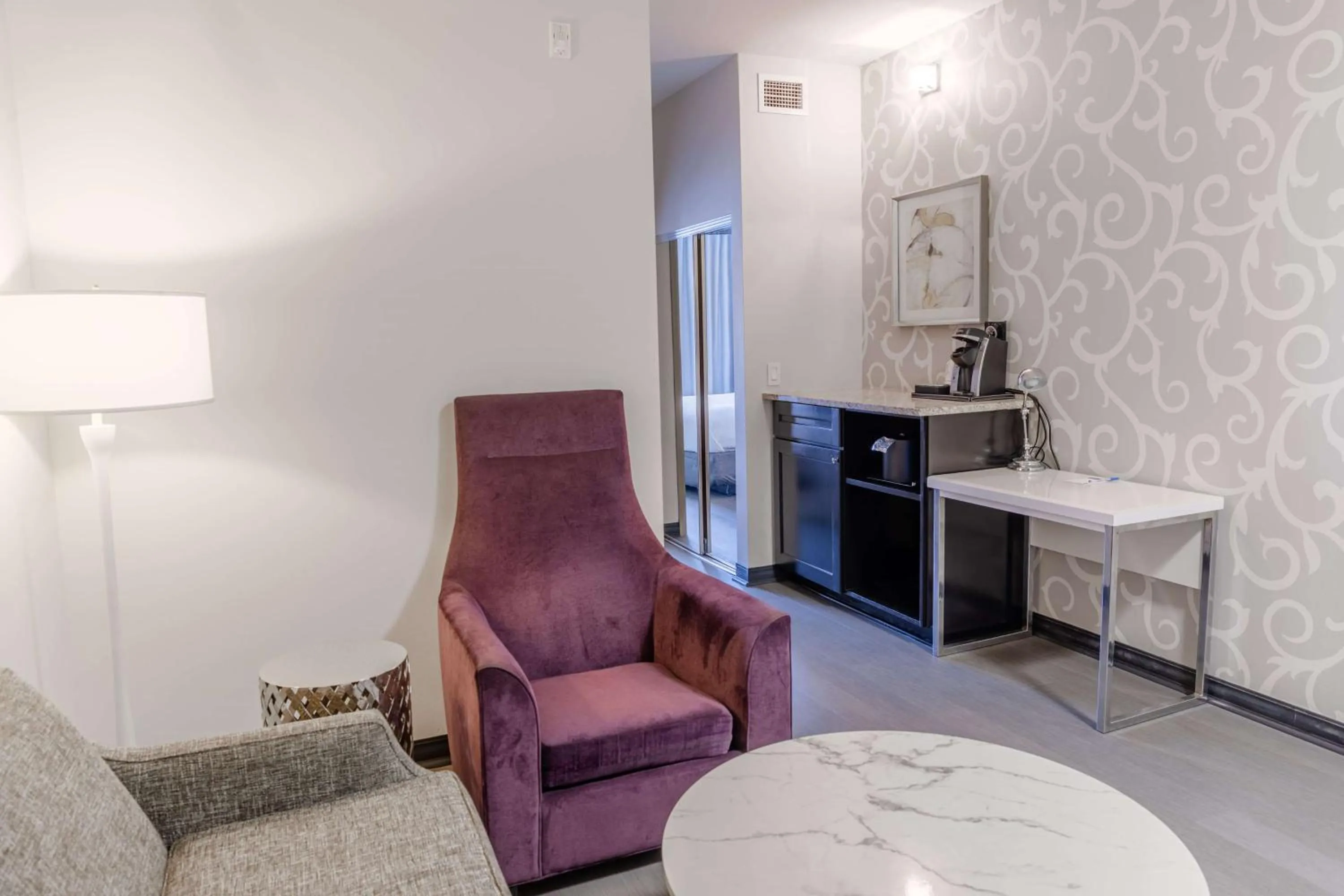 One-Bedroom Deluxe King Room - Non-Smoking in TRYP by Wyndham Savannah